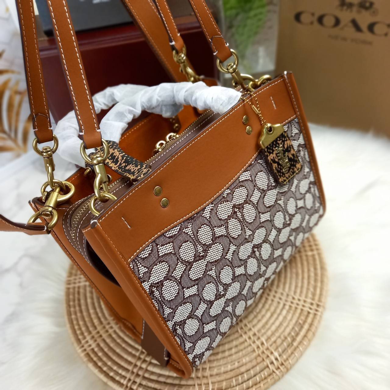 ดีเทลเนียบมาก คลาสสิค หรูหราได้ใจ😘🌺//>>COACH ROGUE 25 IN SIGNATURE TEXTILE JACQUARD WITH SNAKESKIN DETAIL(COACH C5467)🍁กระเป๋ารุ่นคลาสสิค หรูหรา มีรสนิยม จะถือ หรือสะพายได้ตามดีไซน์การใช้งานเลยจ้า// วัสดุ jacquard ลาย signatu