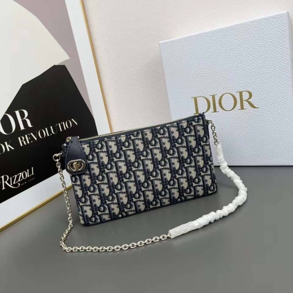 DIOR 30 Montaigne Dior Midi Mini Bag Blue Dior Oblique Jacquard กระเป๋าถือ/สะพายคอลใหม่ล่าสุด ดีไซน์หรูหรา รูปทรงใช้งานง่าย ได้ทั้งงานกลางวันและกลางคืน สวยหรู ดูดี มีระดับ