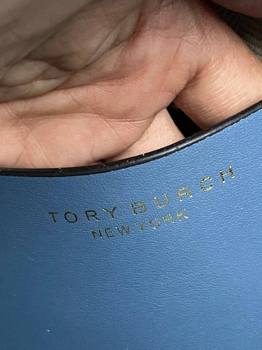 ของแท้ 💯% Tory burch miller mini bucket bag กระเป๋าทรงคลาสสิคจากTory burch มาพร้อมกับรูปทรงถัง ขนาดน่ารักกำลังดี