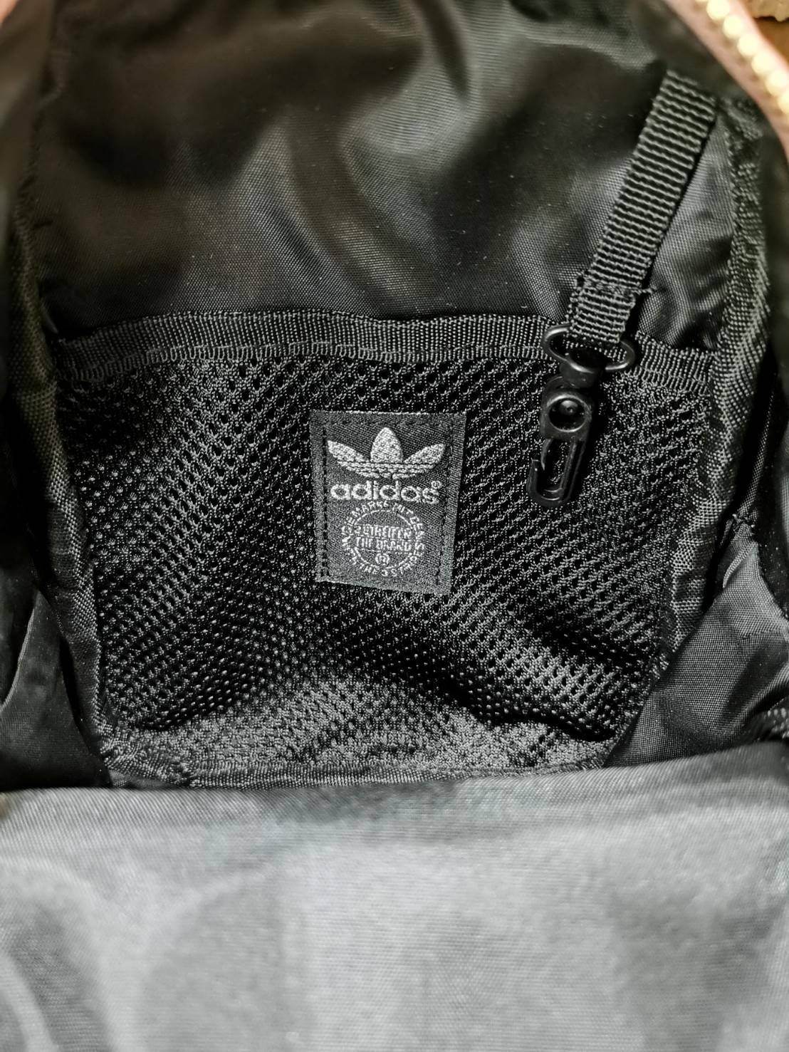 ADIDAS MINI BAGPACK กระเป๋าเป้สไตล์ Sport ขนาดมินิ กำลังน่ารัก น้ำหนักเบา ด้านหน้ามีโล้โก้และช่องซิป เปิดปิดด้วยซิปสะดวกใช้หัวซิปแบรนด์ ภายในมีโลโก้และช่องใส่ของ มีหูจับถนัดมือ สายสะพายเลื่อนปรับระดับได้ freesize ไอเท็มใหม่ดีไซน์สุดฮิต พร้อมส่งที่ไทยในราค