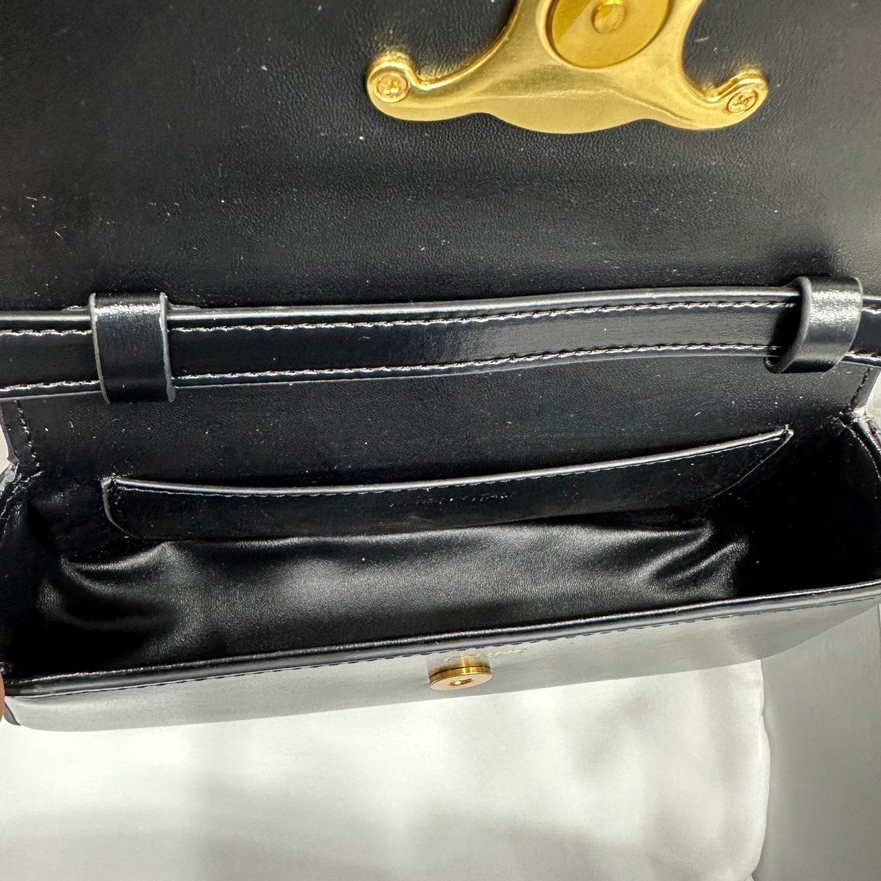 CELINE TRIOMPHE BAG กระเป๋าสะพายรุ่นใหม่ ทรงพอชสวยอยู่ทรง ดูดี ดูแพง หนังเรียบเงาสวย เกรดออริ 1:1