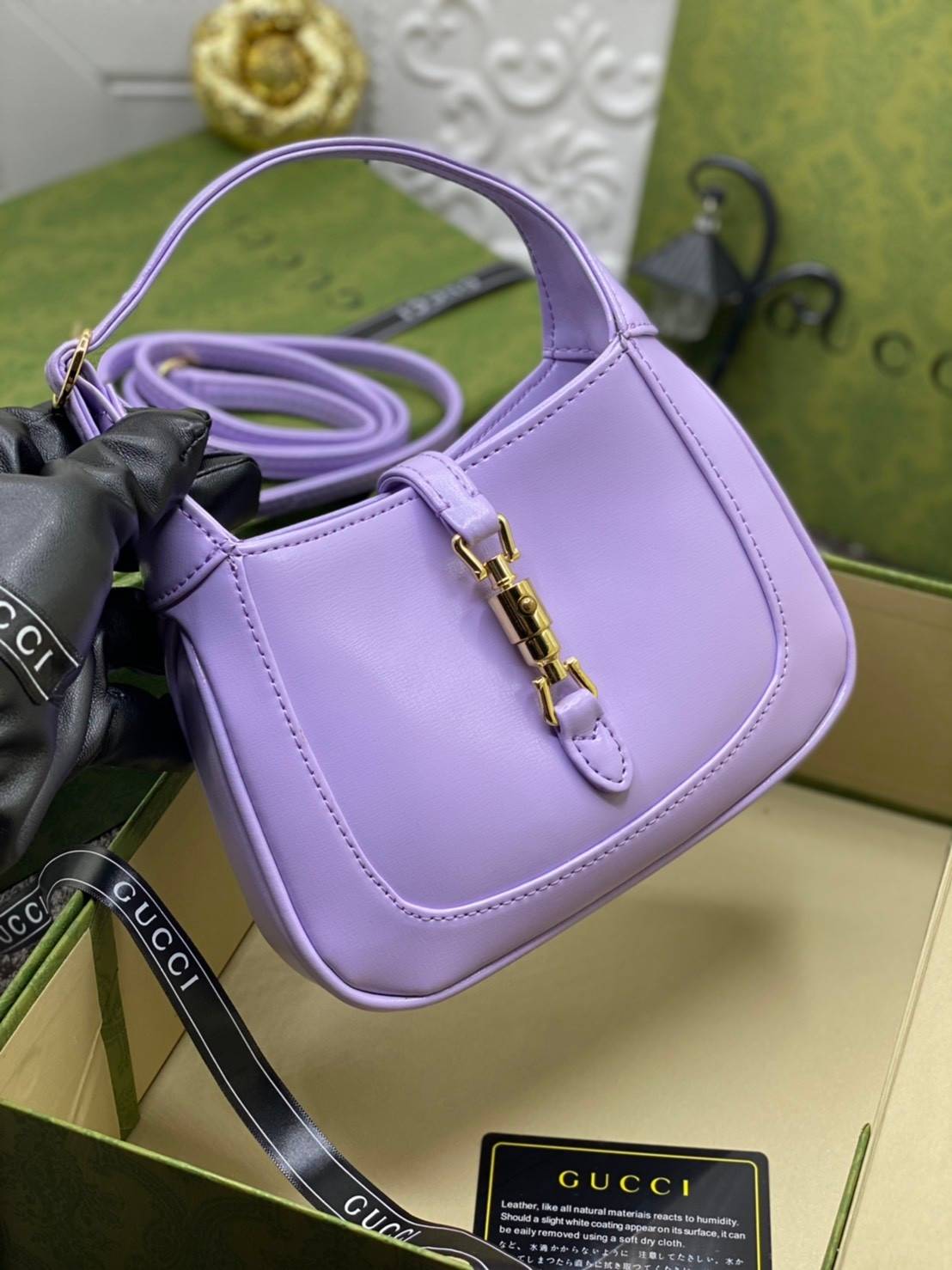 VIP GIFTbag 】หนังแท้ GUCCI Jackie 1961 mini shoulder bag กระเป่ารุ่นฮิตจาก Gucci ต้องบอกเลยว่าสำหรับสาวๆหลายคนนั้น ที่ชื่อชอบ หรือเป็นสาวกกลับแบรนด์อย่าง Gucci ต้องบอกเลยนะว่าสำหรับรุ่นนี้ห้ามพลาดไปทีเดียว บอกว่าได้เป็นตำนานควาวินเทจได้อย่างดี โดยขนาดของต