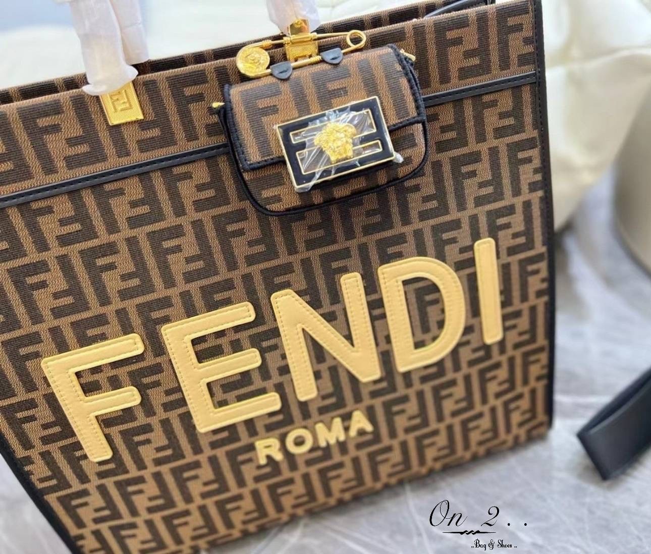 FENDI Tote Mejor Precio Febrero 2023 / FENDI SHOPPING BAG กระเป๋าสะพายโท้ท เซต 2 in 1 ลายFF ทรงนี้คือทรงสุดฮิตใช้งานง่ายใส่ของได้เยอะช่องใหญ่ งานปั้มแบรนด์ทุกจุดงานจริงสวยมาก สวยหรูพร้อมส่งค่ะ