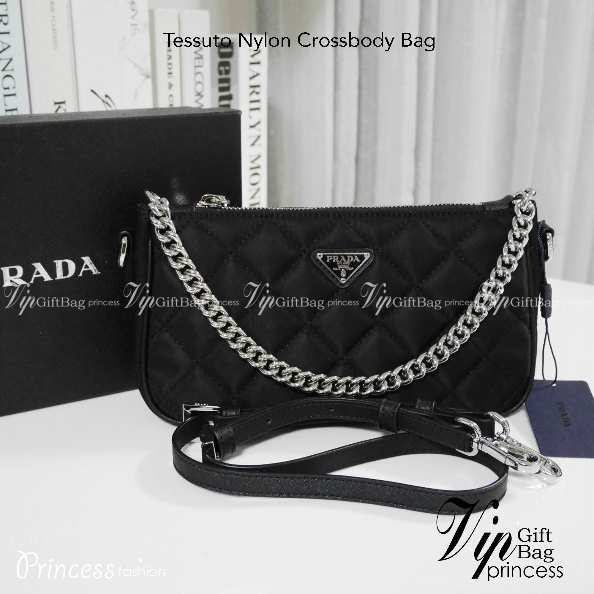 PRADA Tessuto Nylon Crossbody Bag ✨ กระเป๋าผ้าไนล่อนลายตาราง ขนาดกำลังดีกำลังน่ารักเลยค่ะ เหมาะกับการใช้เป็น EVERYDAY LOOK สุดๆ ใบนี้ห้ามพลาดเลย