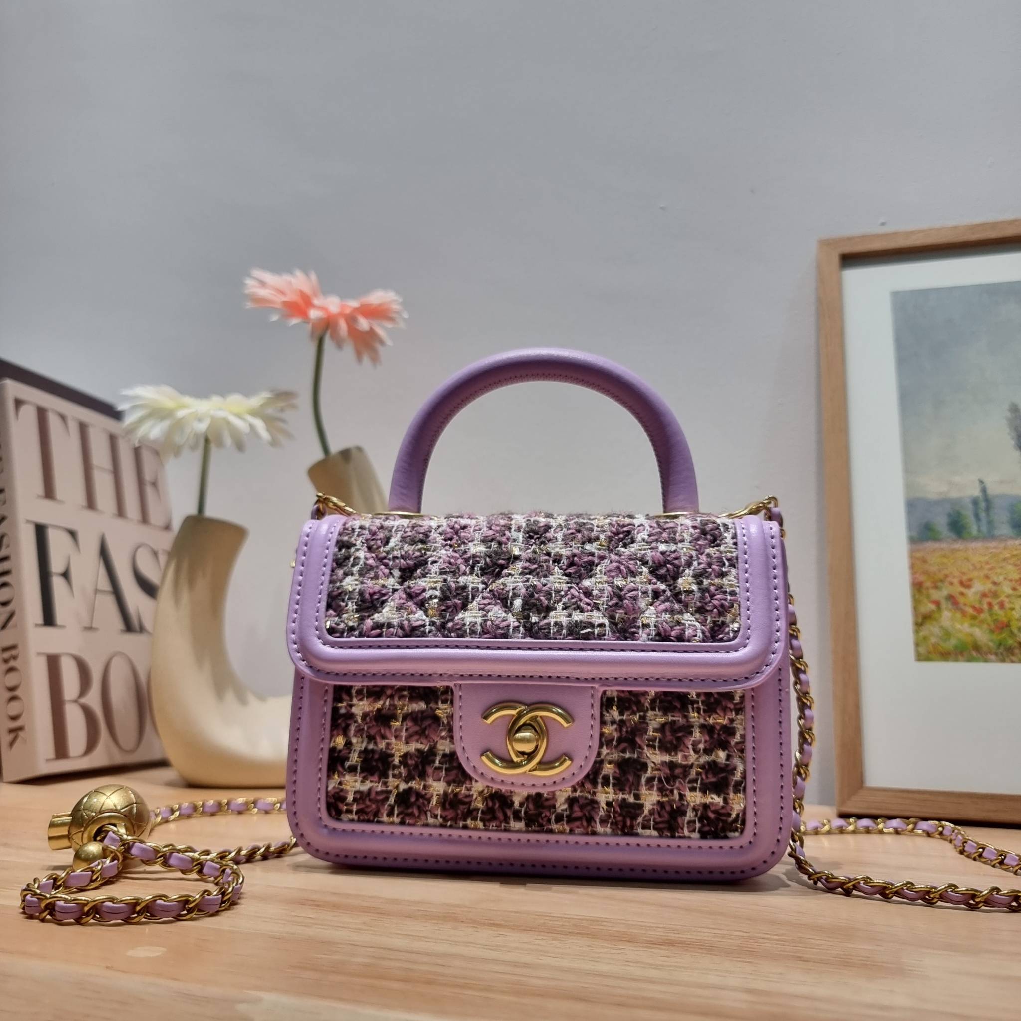 Chanel tweed mini flap bag / Chanel mini top handle กระเป๋าสะพายงานผ้าทวิตเอกลักษณ์เฉพาะของแบรนด์ งานสวยเป๊ะ มาพร้อมสายยาวถอดออกถือสวยๆเริ่ดๆ คิวท์มาก!! ดีเทลน่ารักเพียบ!!