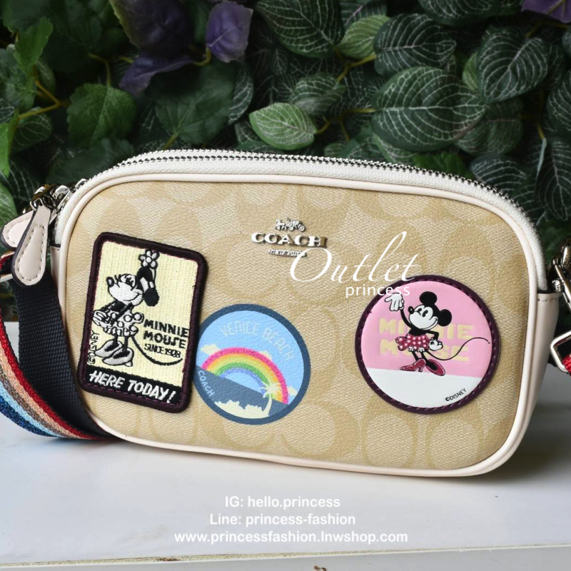 COACH MINI CROSSBODY MINNIE POUCH BAG กระเป๋าสะพาย size mini 2 zip วัสดุหนังลาย signature แต่งลาย minnie เพิ่มความน่ารัก limited edition เปิด - ปิดด้วยซิป แบ่ง 2 ช่องใหญ่ ภายในโล่ง ใส่ wallet กลาง มือถือได้ทุกรุ่น และของใช้จุกจิก พร้อมสายยาวถอด ปรับได้ค่ะ