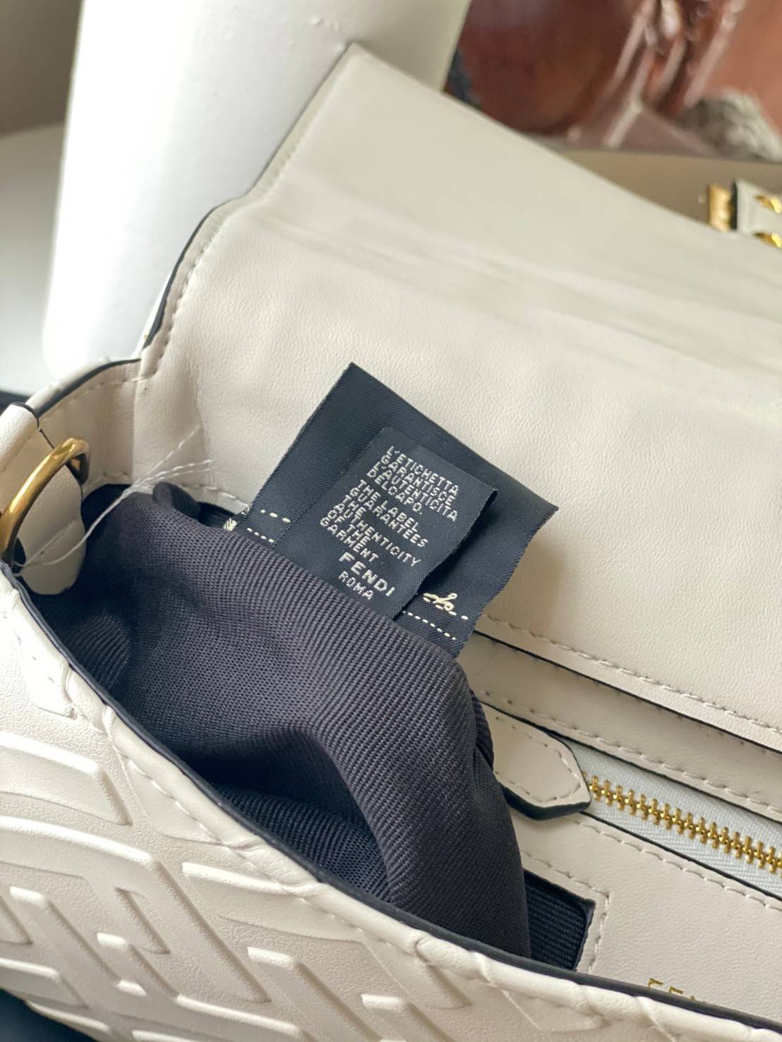 พรีเมี่ยมกิ๊ฟแท้ 100% 】หนังแท้ FENDI Baguette Shoulder Bag จุของได้เยอะมากก