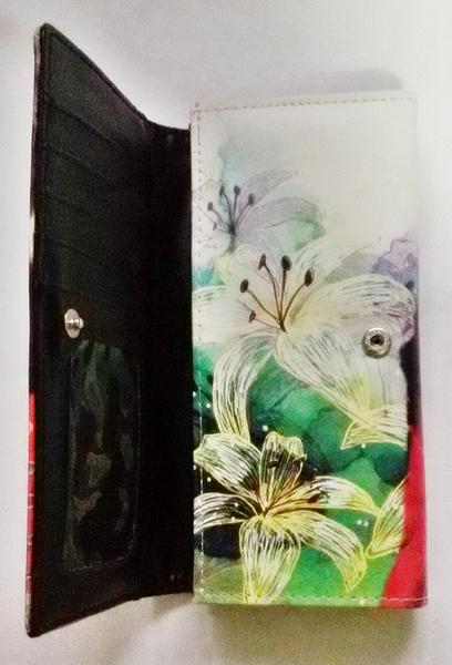 กระเป๋าสตางค์สีแดงลายการ์ตูนเกาหลีค่ะ