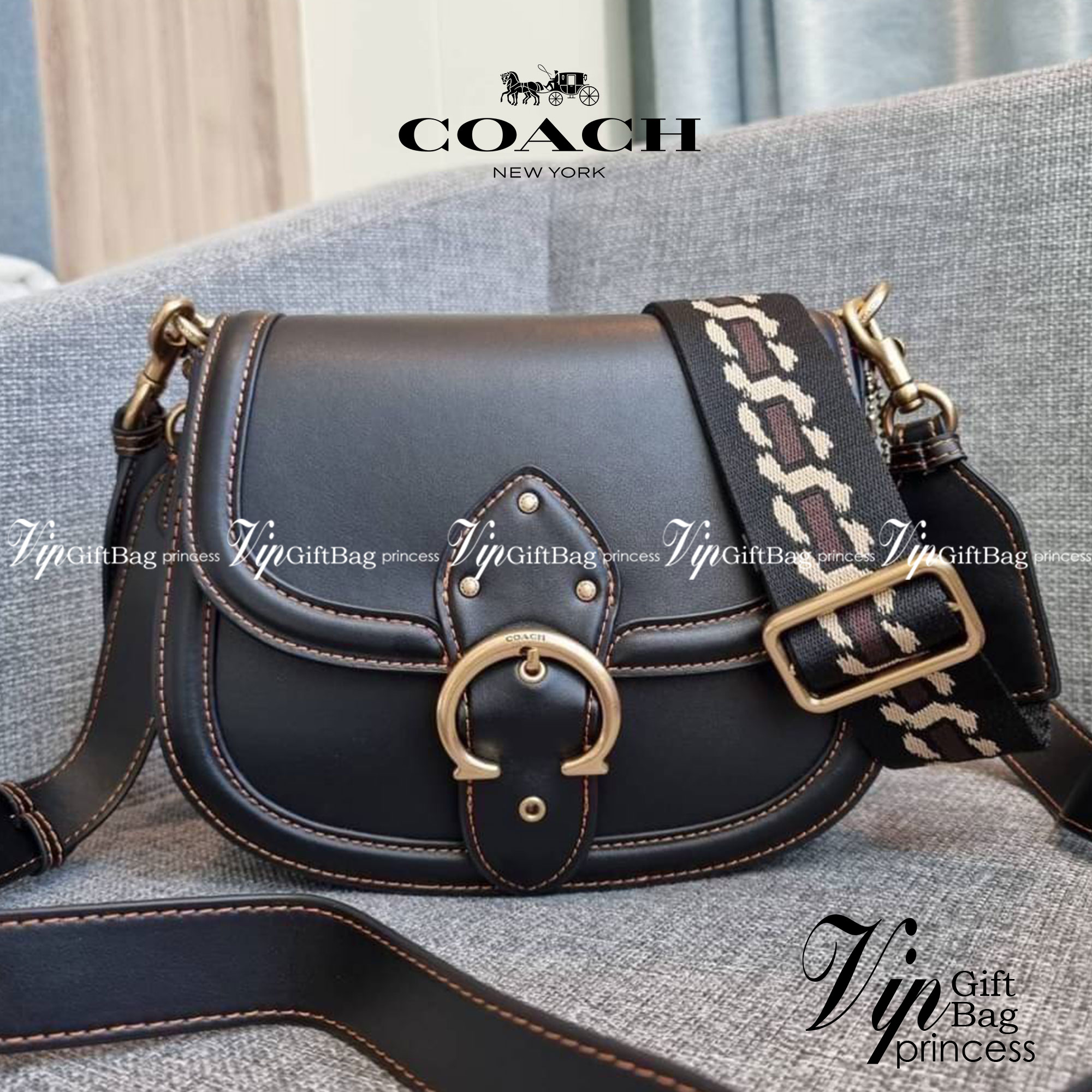 COACH C0749 BEAT SADDLE BAG The best item! ที่สาวๆรอคอย! ฮอตไฟลุก! สีหายาก ละมุนคุณหนู คอลเลคชั่นใหม่ ดีไซน์หรูหรา พิเศษมากๆมาพร้อมสายสะพาย 2 เส้น ใช้คู่กันหรือแยกสะพายก็สวยครบสูตร กระเป๋าสะพายทรง saddle คลาสสิค วัสดุหนัง glove-tanned ทนทาน เปิด-ปิดด้วยกร