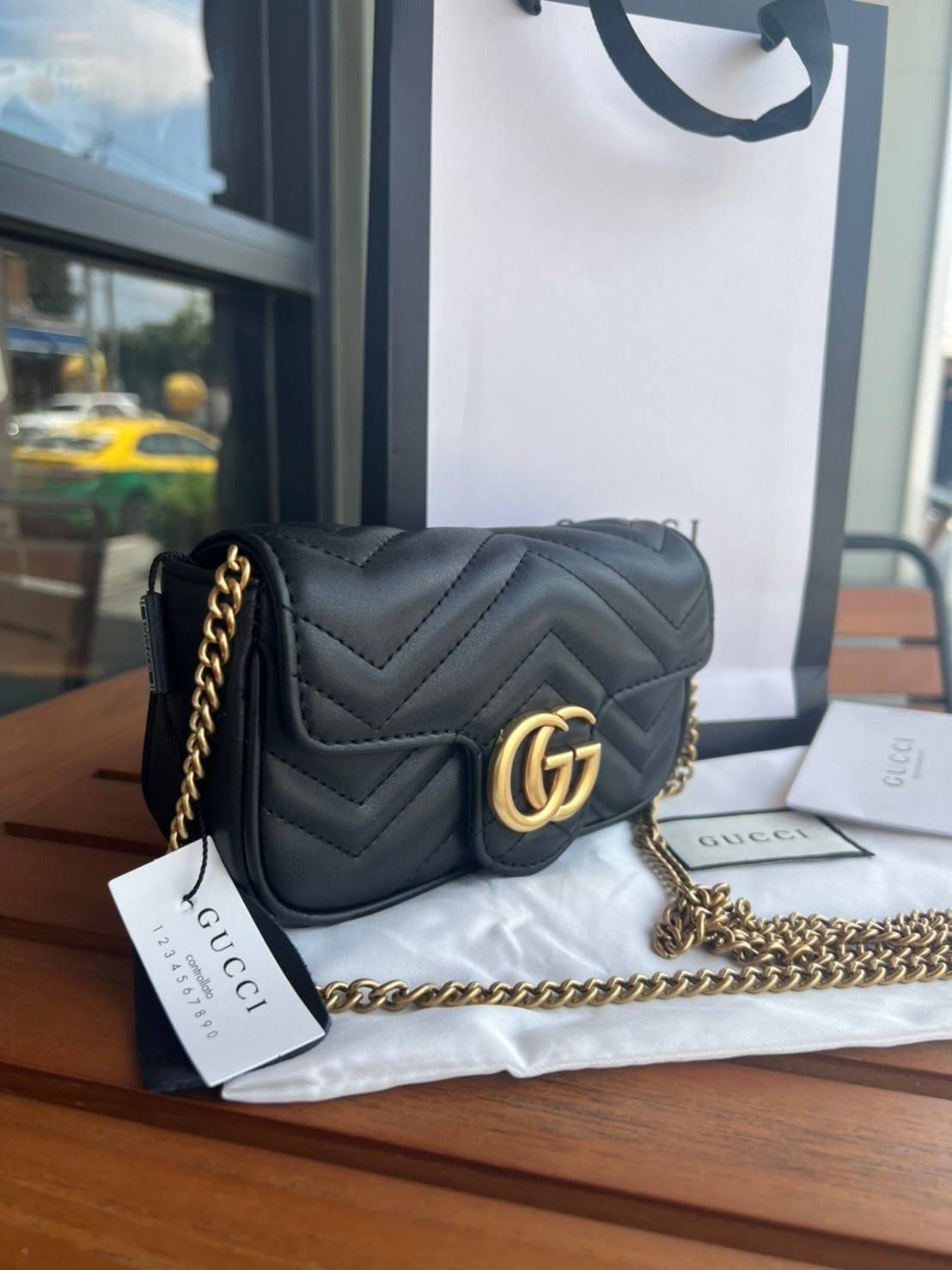 Gucci Marmont Super mini Premiumgift กระเป๋าสะพายข้างใบเล็ก น้องมินิ น่ารั๊กมุ้งมิ้ง วัสดุหนังเชฟรอน สายสะพายแบบโซ่ อะไหล่ทองหรูหรา ด้านหน้าประดับโลโก้แบรนด์หรู ทนทาน แข็งแรง น้ำหนักเบา ใส่ตังค์ใส่โทรศัพท์ Iphone+ ได้ น่ารักมุ้งมิ้ง ไม่ควรพลาดเลยค่า