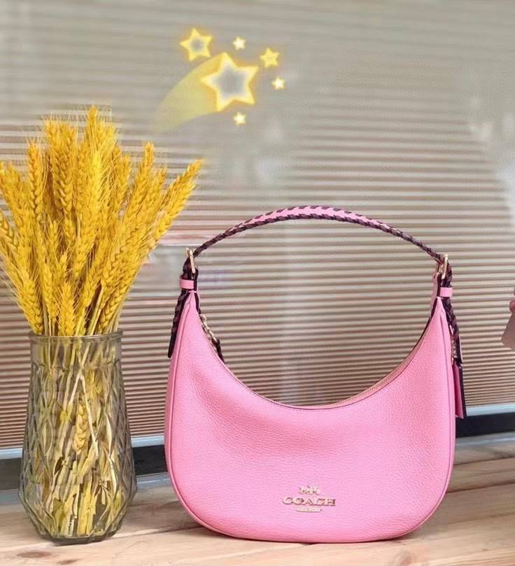 COACH BAILEY HOBO WITH WHIPSTITCH ((C4108//C1322)) พร้อมส่งที่ไทย!! สวยจริงไม่จกตาแน่นอนค่าา กระเป๋าทรงโค้ง ใช้แบบหิ้วหรือคล้องไหล่ก็ดูดี ใช้วัสดุหนังแท้ชั้นดี หนังสวยมากๆค่ะ ด้านหน้าใช้อะไหล่แบรนด์ตัวใหญ่ หรู ดูสะดุดตามีเดียว