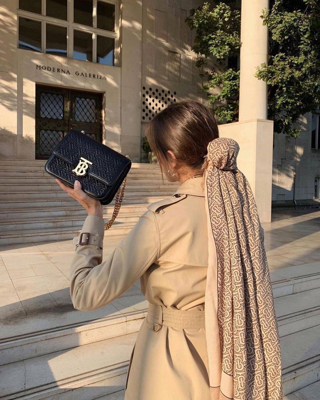 พรีเมี่ยมกิ๊ฟแท้ 100% 】BURBERRY FRAGRANCES LEATHER CROSSBODY BAG VIP GIFT WITH PURCHASE (GWP) กระเป๋าสะพายพรีเมี่ยมกิ๊ฟรุ่นใหม่ล่าสุด Limited จาก BURBERRY Perfume DutyFree หนังขึ้นลายแบรนด์โมโนเเกรมคอลเลคชั่นใหม่ทรงเหลี่ยมสวยหรูสุดๆ