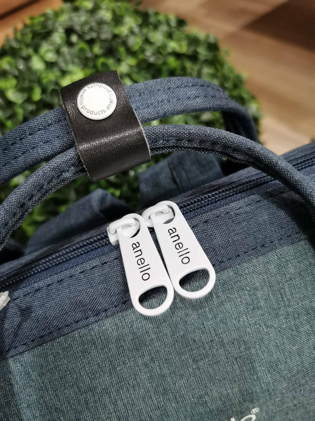 ส่งความน่ารัก! ANELLO x Disney Collection MINI DT-G006 กระเป๋าสะพายเป้ Limited คอลเลคชั่นดิสนีย์ขนาดมินิกำลังดี วัสดุ Polyester100% ด้านหน้ามีโลโก้และช่องซิป ด้านหน้าและด้านข้างพิมพ์ลายมิกกี้โดดเด่น มี Pocket ใส่ขวดน้ำซ้ายขวา ด้านหลังมีช่องซิปสะดวกใช้ภายใ