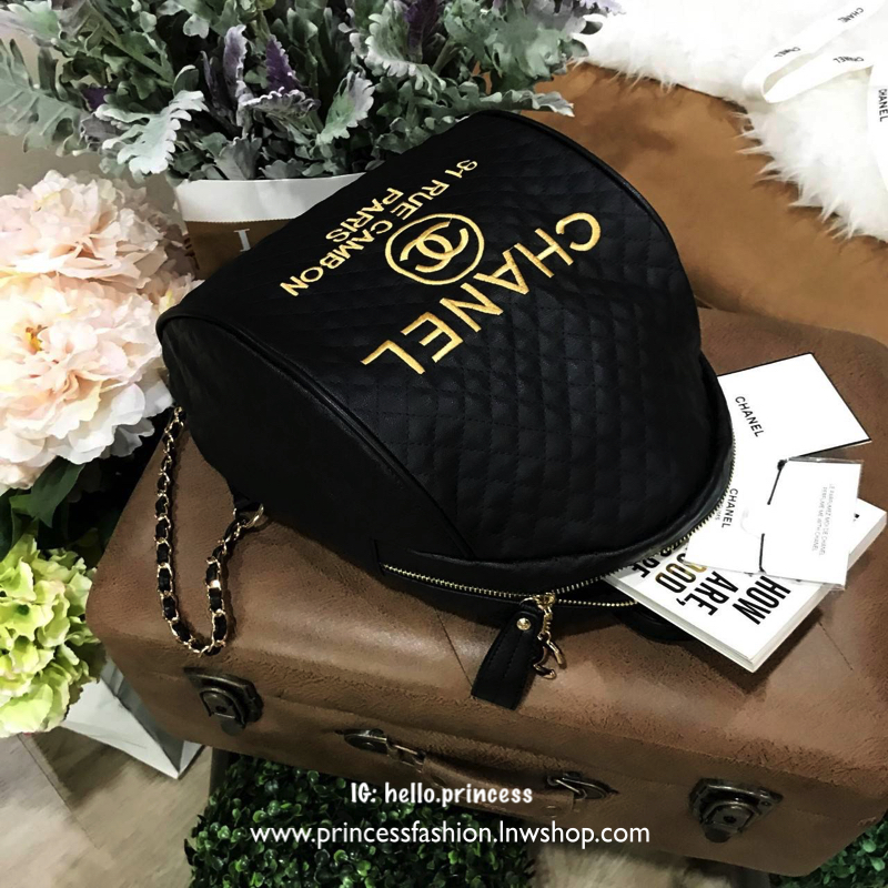 Chanel Backpack VIP Gift With Purchase (GWP) New arrival! กระเป๋าสะพายเป้ Limited Edition VIP. GIFT ของแท้! จาก Chanel Perfume Counter ขนาดใหญ่กำลังดี น้ำหนักเบา วัสดุหนังลายตาราง ด้านหน้า ปักโลโก้แบรนด์หรู เปิดปิดด้วยซิปสะดวกใช้ หัวซิปแบรนด์ อะไหล่ทอง หู