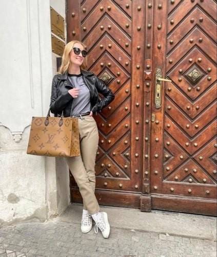 LV crossbody tote bag 10" 16" สเปเชี่ยล gift box set ในราคาที่แสนดี น่าคบหา!! สุดคุ้มและสวยที่สุดยันกล่อง!! ได้ไปยังไงต้องร้องว้าว!! กระเป๋าทรงโท้ทที่สาวๆตามหา ดีไซน์คลาสสิค ผู้ดี หรูหรา โทนสีใช้งานง่าย ได้ทุกลุค ทุกสไตล์ วัสดุหนังแคนวาสคุณภาพ ม