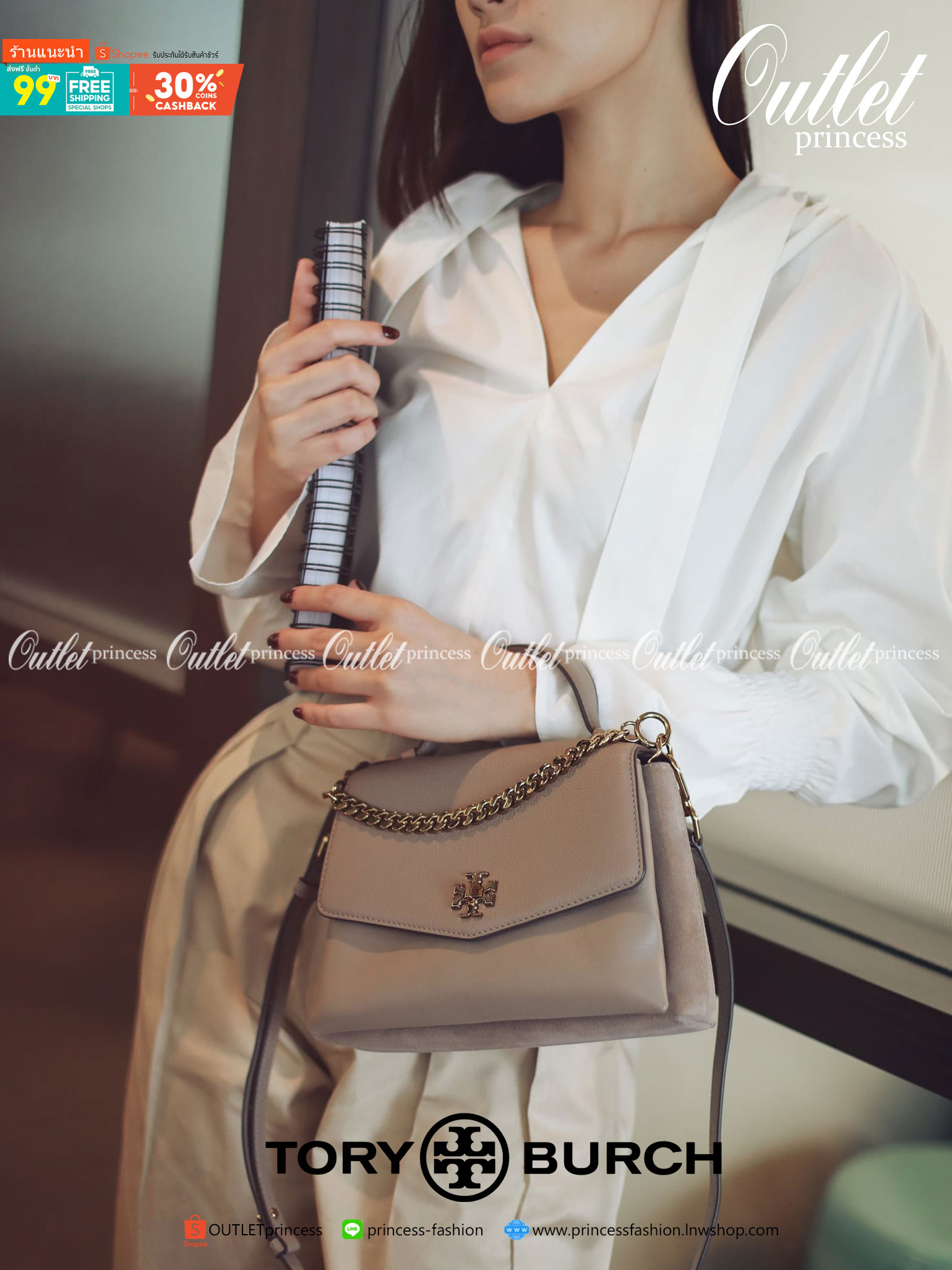 TORY BURCH KIRA MIXED-MATERIALS TOP-HANDLE SATCHEL กระเป๋าสะพายข้าง วัสดุหนังแกะสังเคราะห์ อะไหล่ทอง ด้านหน้าประดับโลโก้แบรนด์ ตกแต่งสายโซ่ห้อยสีทอง (สามารถถอดออกได้) เปิด-ปิดด้วยตัวล็อคหมุน ภายในโล่งกว้าง ซับในบุผ้าลายแบรนด์ แบ่งออกเป็น 3 ช่องใหญ่ พร้อมช