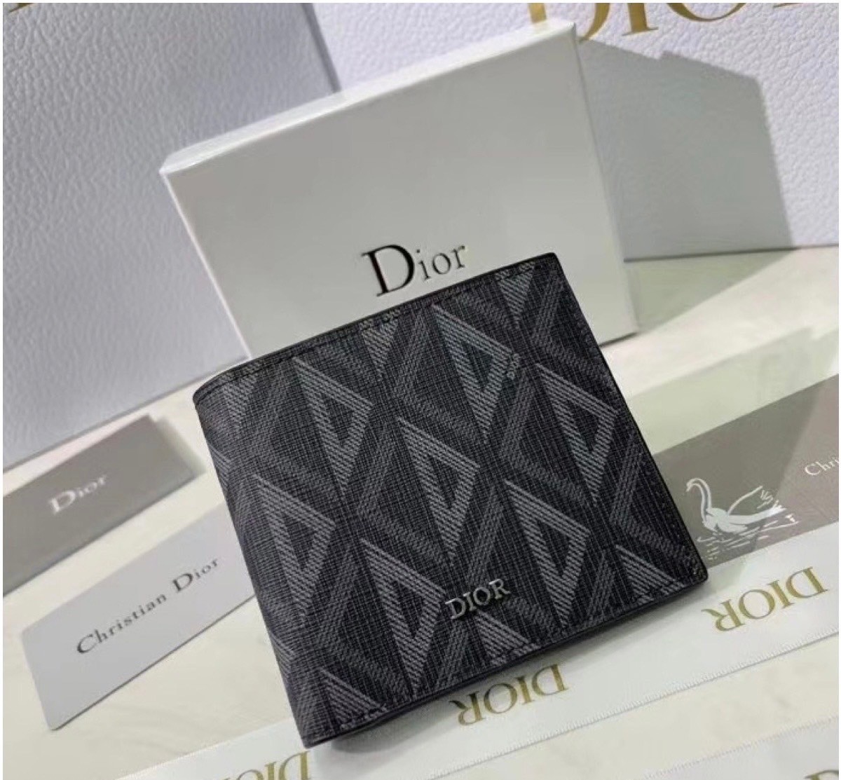 DIOR Wallet CD Diamond Canvas กระเป๋าสตางค์ใบสั้น พร้อมส่งที่ไทย ภาพสินค้าถ่ายจากงานขายจริง ใช้งานต่างประเทศได้