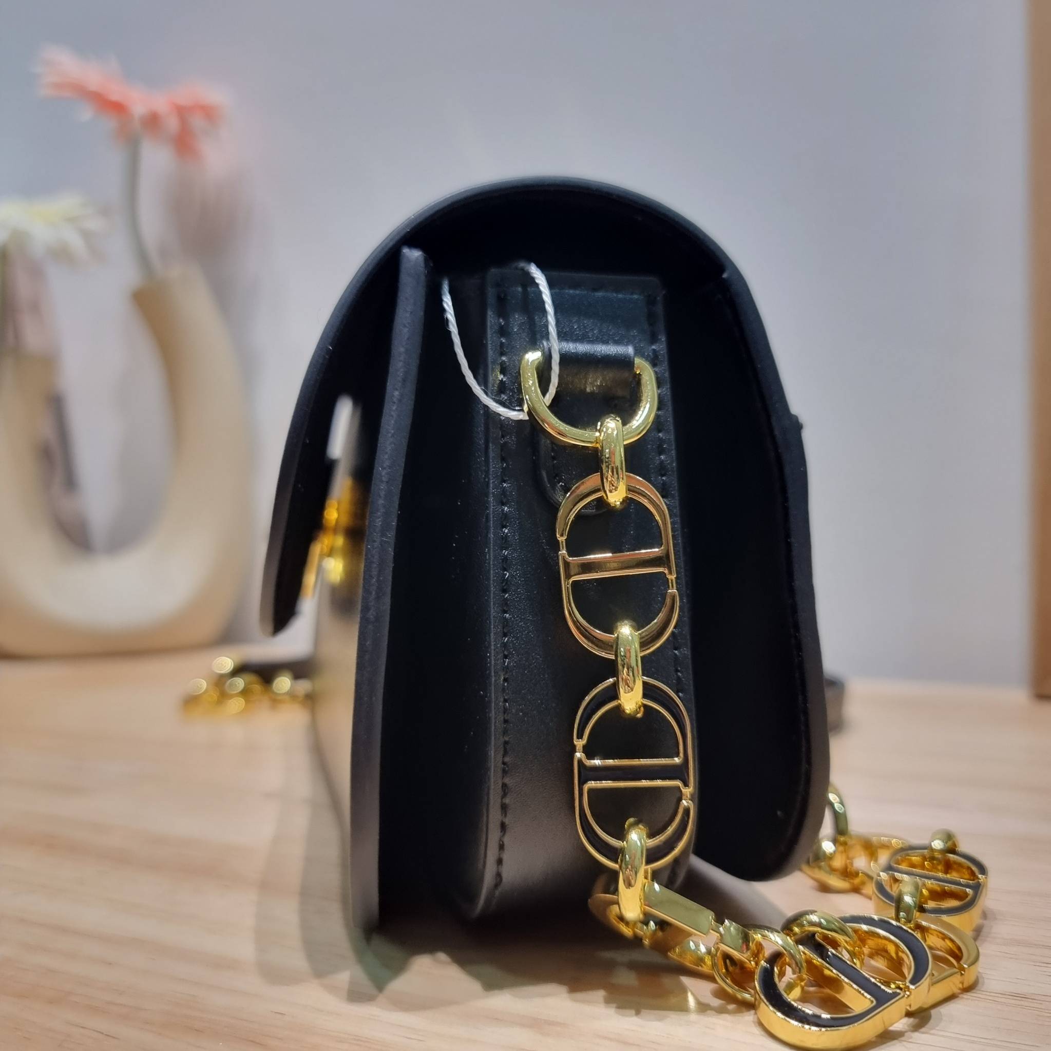 DIOR 30 MONTAIGNE AVENUE BAG สวยหรู ดีเทลแพง ต้องยกให้ไอเท็มนี้เลย กับกระเป๋าสะพายข้าง