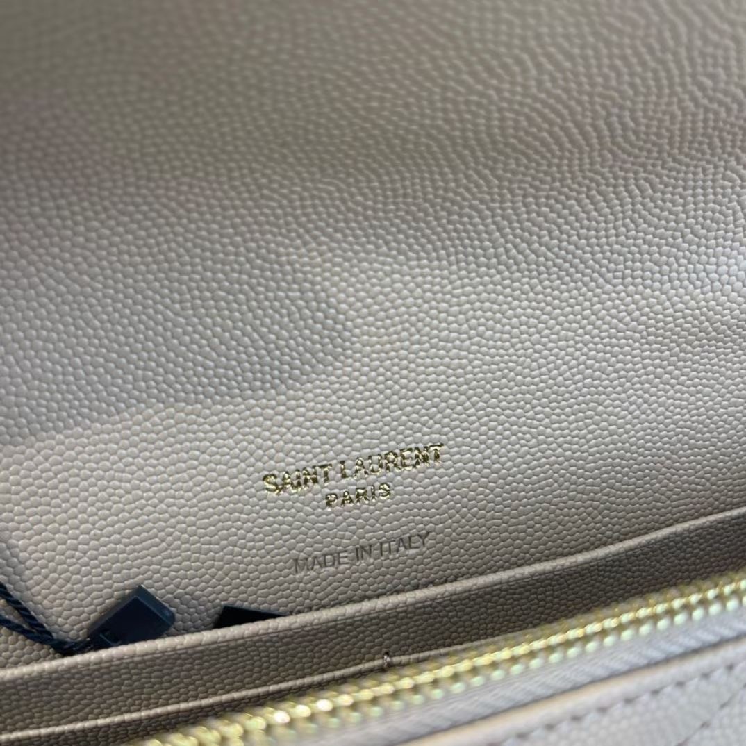 VIP 】หนังแท้ YSL Saint Laurent Envelope WOC 7.5” กระเป๋าเงิน wallet on chain ที่มาพร้อมสายสะพายแบบโซ่ ขนาด 7.5” หนังวัวติดโลโก้ YSL มีทั้งอะไหล่เงิน ทอง และดำ ด้านในมีช่องซิป และช่องใส่การ์ด 6 ช่อง เรียบหรู คลาสสิคมากๆ เลยค่ะ