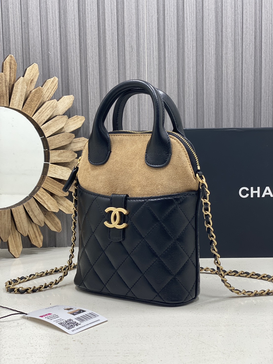 ORI หนังแท้ | Chanel Clutch with chain Suede Leather กระเป๋าถือรูปทรงใหม่ งานทูโทนหนังและหนังกลับ ตัดสีน้ำตาลดำอย่างลงตัว สวยโดดเด่น ใหม่ล่าสุด ในคอลเลกชัน Métiers d’art ปี 2024/25
