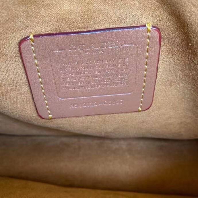 COACH BEAT SHOULDER BAG IN SIGNATURE CANVAS WITH PATCHES พร้อมส่งที่ไทย คอลเลคชั่นใหม่สุดปัง อลังเวอร์!//กระเป๋าถือ สะพายไหล่ลาย SIGNATURE ตกแต่งความเก๋ด้วยแผ่นแปะลวดลายที่มีเฉพาะจาก COACH คอลเลคชั่นนี้เท่านั้น