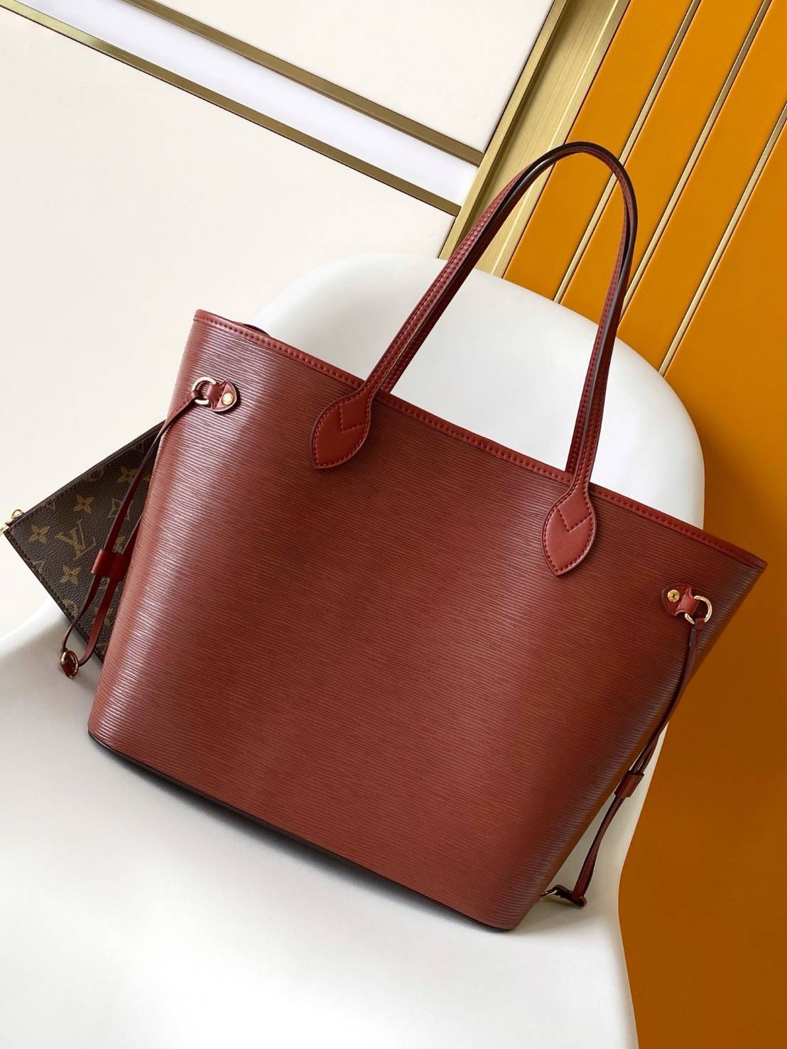 เกรดเทพ Top ORI | LV Neverfull MM Epi Leather กระเป๋าทรงโท้ทเนเวอร์ฟูล หนังแท้เกรดดีสุด หนังลายไม้ พร้อมใบลูก ลายโมโนแกรม ด้านในบุด้วยซับในไมโครไฟเบอร์ ช่องพ็อกเก็ต ซิป 1 ช่อง งานสวยมาก ตัดเย็บดีทุกจุด 🤍 เกรดเทพออริจินอล สลับแท้ 1:1