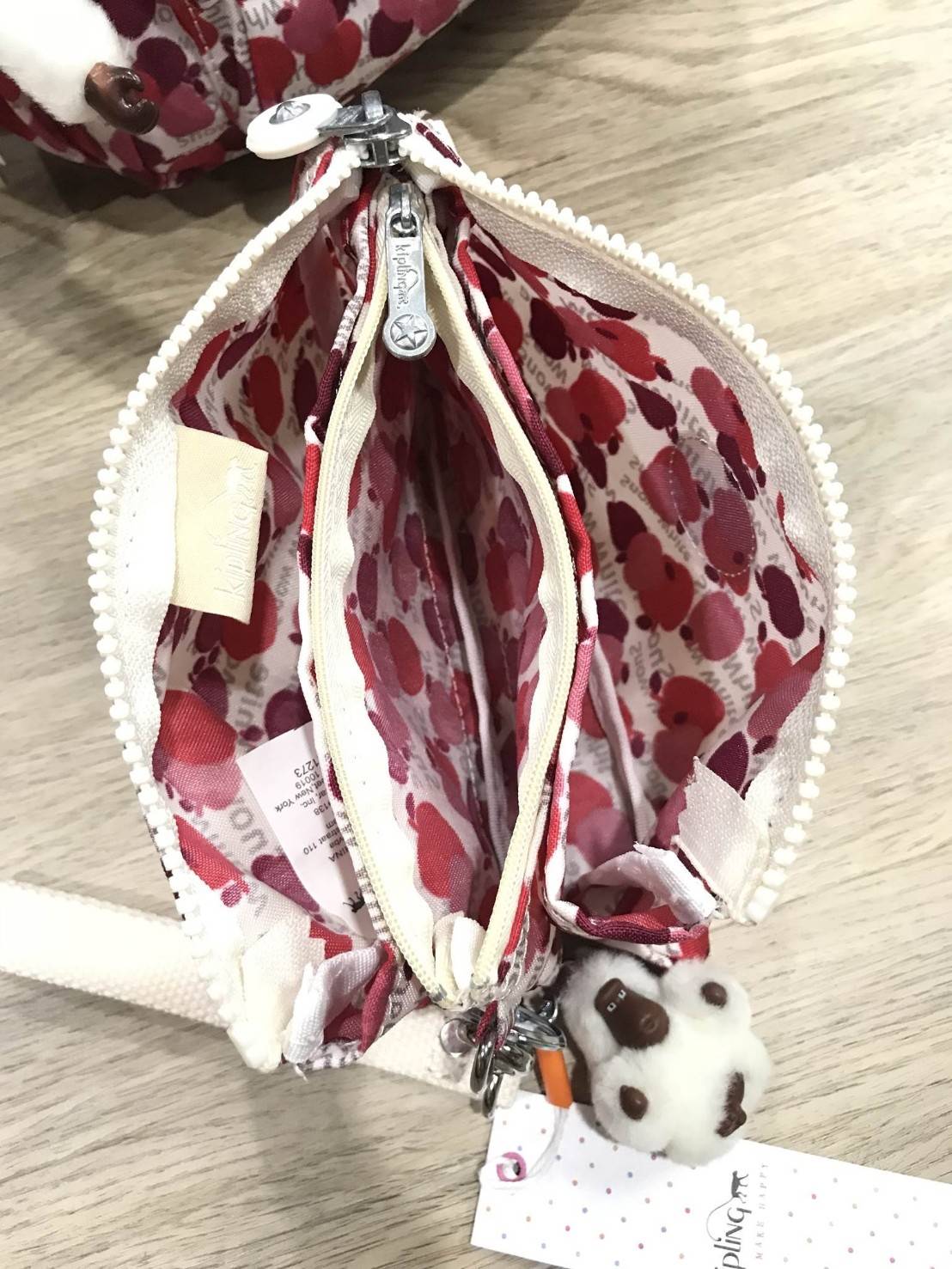 พร้อมส่งความน่ารัก! เซทสุดคุ้ม! ซื้อ1ได้ถึง2ใบ! NEW! KIPLING RAVIER DISNEY’S SNOW WHITE PRINTED BACKPACK WITH PURSE กระเป๋าเป้ Limited คอลเลคชั่น Snow White มาพร้อมกระเป๋าคล้องมือเข้าชุด Rare Items สุดๆ วัสดุ Nylon+Polyester 100% เปิดปิดด้วยฝาปิดกระดุมแม่