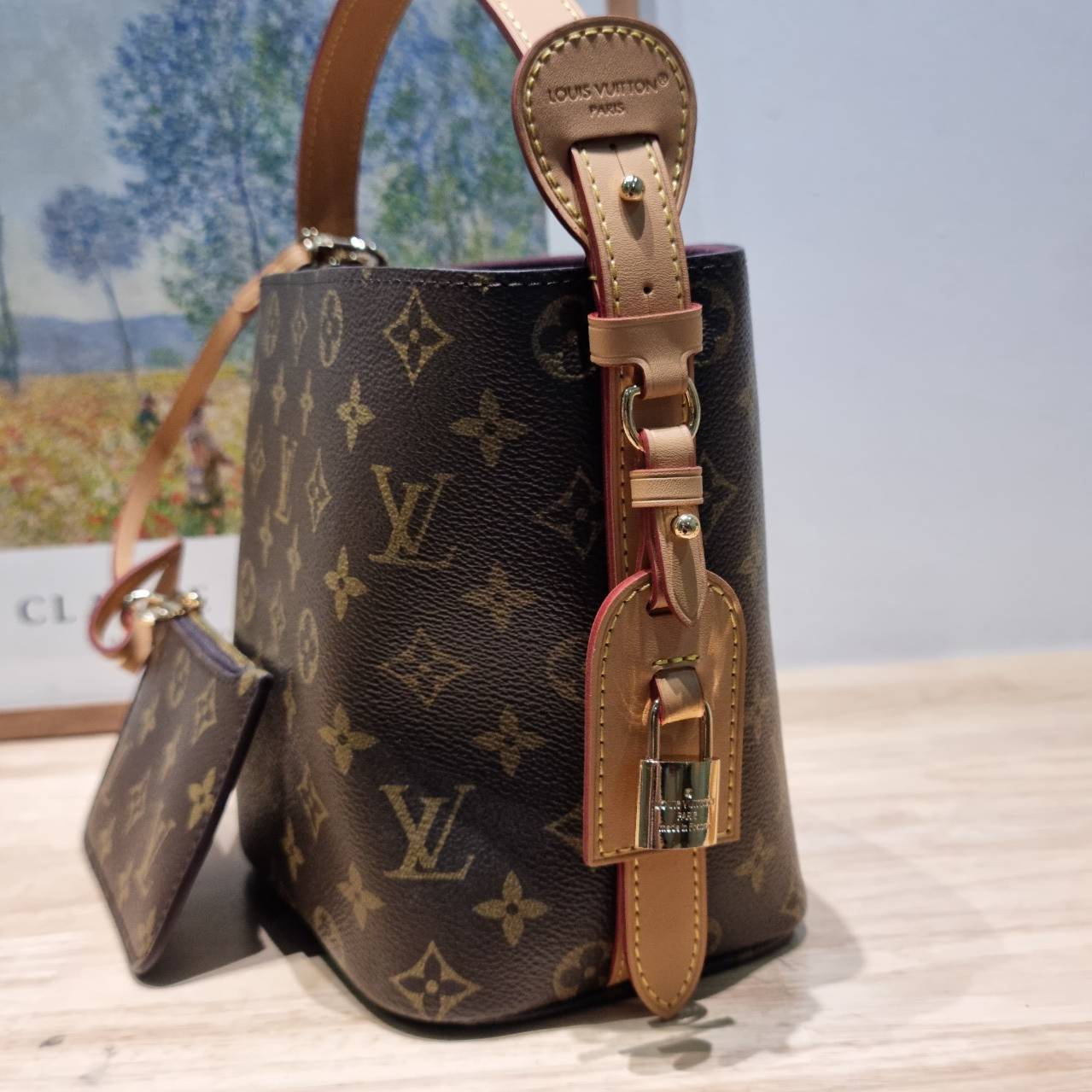 LV All In BB Bag กระเป๋าทรงบัคเก็ตที่มาแรงมากๆตอนนี้ พร้อมสีใหม่ต้อนรับวาเลนไทน์ รูปทรงคลาสสิคสะดวกใช้ ดีไซน์ลูกเล่นสนุกๆ