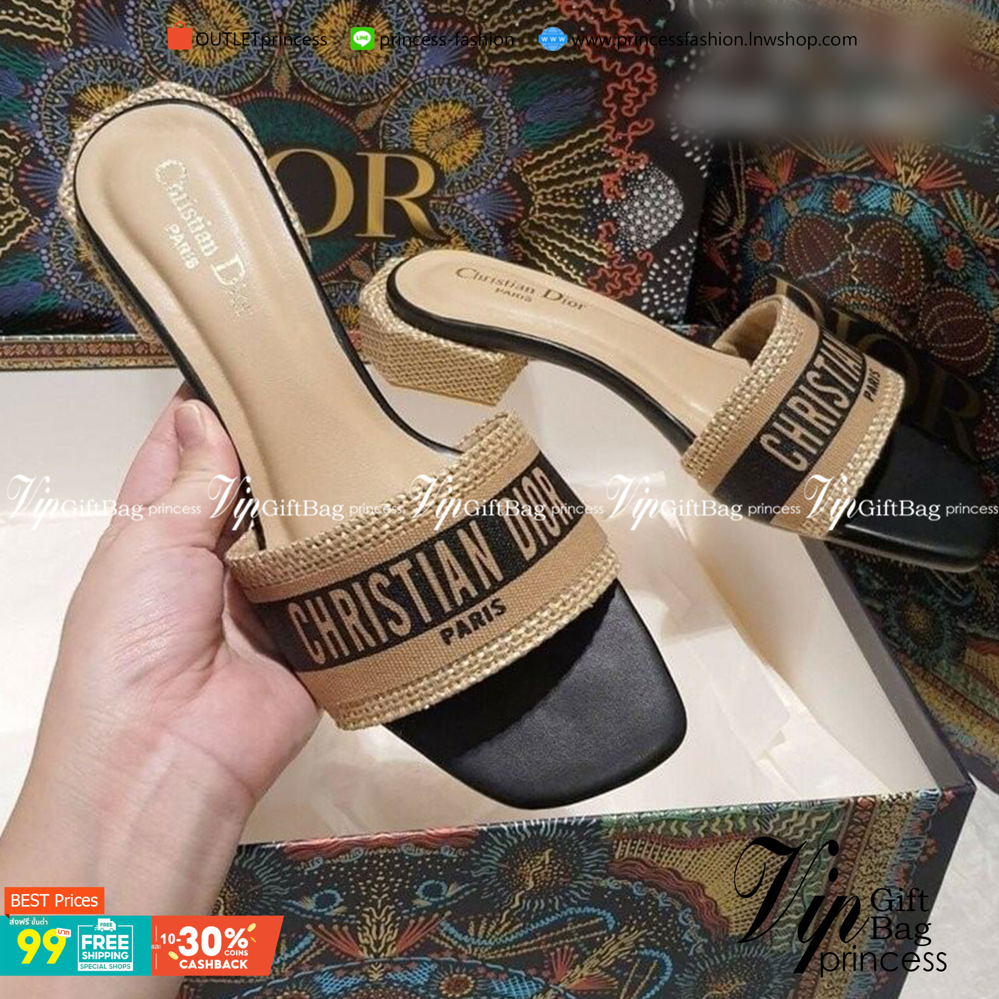 Christian Dior งานสวม อีกตัวที่เลิศๆ จร้า สวย เก๋ มีส้นเล็กน้อย กำลังใส่สบาย งาน สวย เนียบร้อย วัสดุผ้ากระสอบวางทับ โลโก้แบรนด์ งานตัดกันสวยมาก ส้นเป็นทรง 6 เหลี่ยม สวยเก๋มากคะ