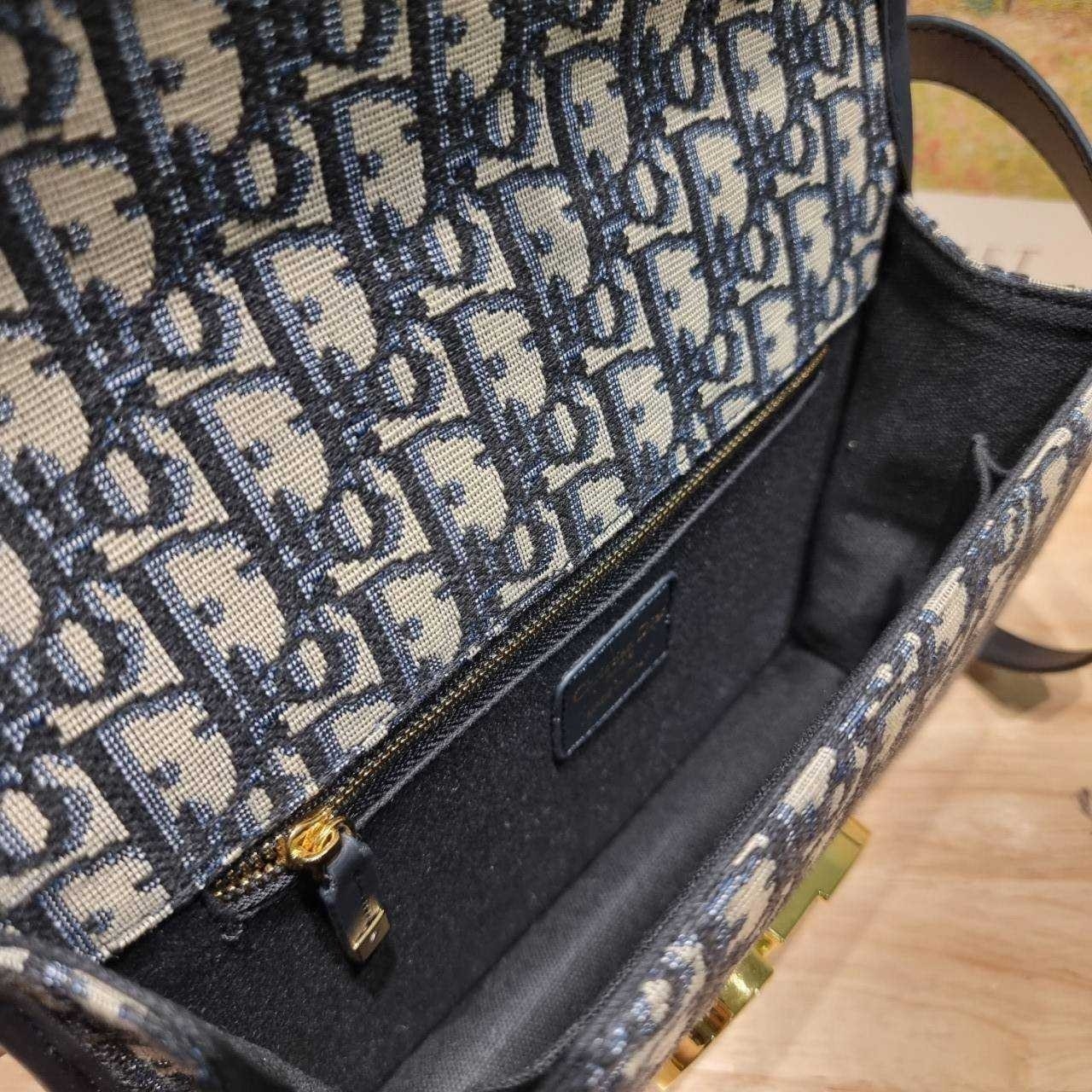 CD 30 MONTAIGNE BAG กระเป๋าสะพายข้างสุดฮอต ที่สาวๆต้องไม่พลาด ทรงสวยมีกิมมิคในตัว ดูแพง เกรดออริ 1:1 ใช้งานต่างประเทศได้