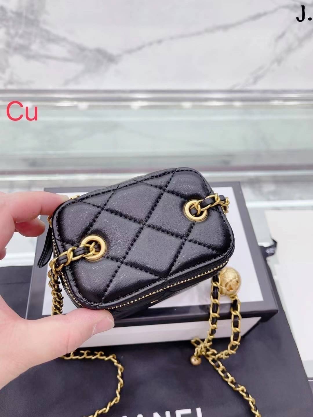 Chanel Pearl Crush Mini Vanity / Chanel Vanity crossbody bag กระเป๋าทรงกล่องใบเล็กน่ารัก งานหนังสวย ตอบโจทย์และครองใจสาวๆ ได้อย่างแท้จริง