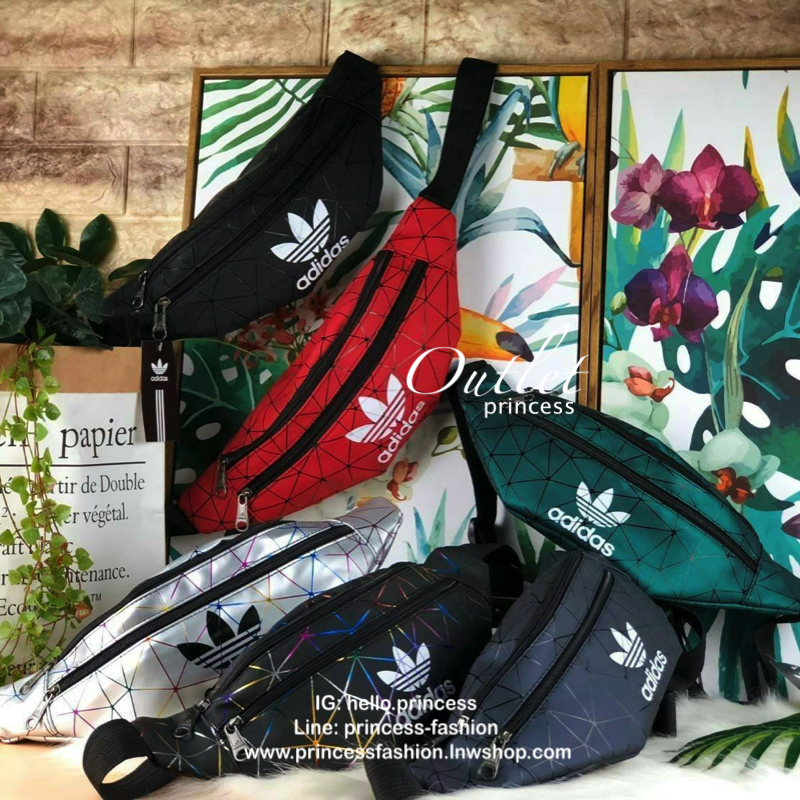 Adidas belt bag รุ่นใหม่พร้อมส่งที่ไทยกับกระเป๋าคาดอก/คาดเอว วัสดุpuน้ำหนักเบา ที่ตัวกระเป๋าแต่งtexture สวยงาม ด้านหน้าสกรีนโลโก้แบรนด์มีช่องด้านหน้า ใส่ iPhone plus ได้รวมถึงเหรียญ/บัตรที่ใช้บ่อย และช่องใหญ่จุได้เยอะ ใส่กระเป๋าเงินใบยาวได้ รุ่นนี้ปรับสาย