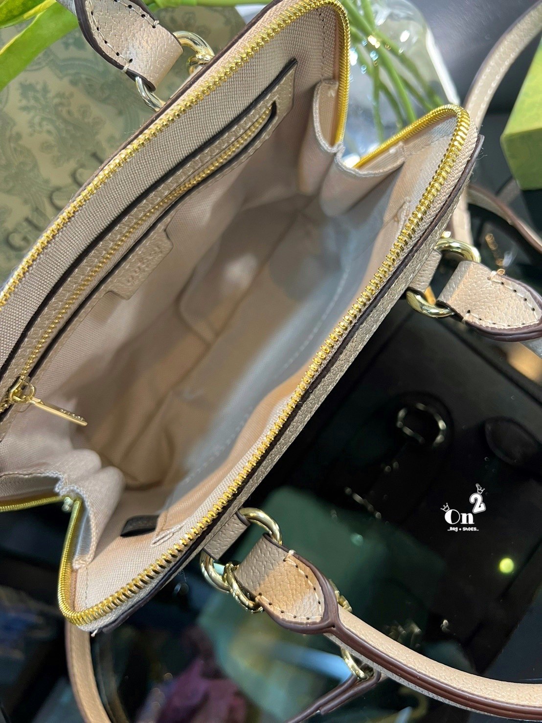 Gucci Horsebit 1955 mini top handle bag กระเป๋าสะพายกุชชี่ รุ่นใหม่ สีใหม่ งานซิปคู่อะไหล่สีทอง มาพร้อมสายสะพายยาวถอดออกถือได้ งานสวยเป๊ะ ปั๊มทุกจุด ราคาสุดคุ้ม ภาพถ่ายจากงานขายจริง ใช้งานต่างประเทศได้