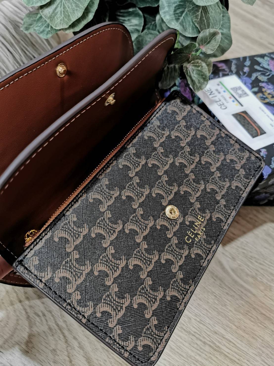 CELINE TRIOMPHE CLUTCH VIP GIFT WITH PURCHASE GWP พรีเมี่ยมกิ๊ฟ Limited Edition จาก CELINE PERFUME DUTY FREE COUNTER