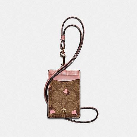 COACH C3305 ID LANYARD IN COLORBLOCK SIGNATURE CANVAS ง่ายๆแบบไม่ธรรมดา!! คลาสสิคแต่มีดีเทลโดดเด่น!! กระเป๋าถนอมบัตร พร้อมสายคล้องคอ ดีไซน์ลวดลายสวย ดูดีทุกแบบ ใช้งานง่าย พกพาสะดวก จะใส่บัตรพนักงาน บัตรเครดิต บัตรปชช. ใบขับขี่ และบัตรอื่นๆที่อยากจะใส่!! ต
