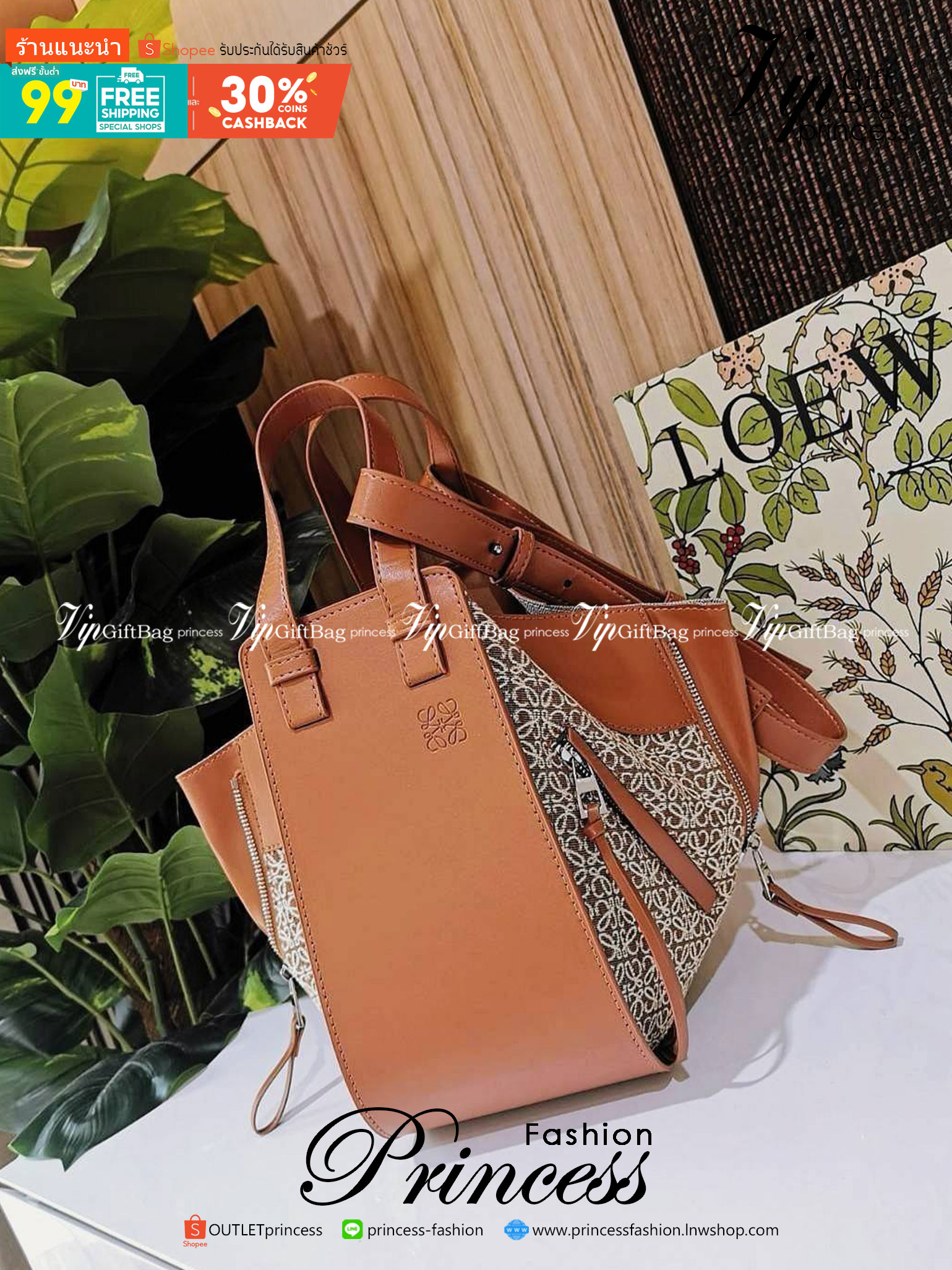 LOEWE ANAGRAM SHOULDER BAG VIP กระเป๋าถือหรือสะพาย รุ่นหายากสุดเลอค่าวัสดุ Anagram Canvas ตัดหนังแท้ Calfskin สุดคลาสสิค ขนาดกำลังดี น้ำหนักเบา ภายในโล่งกว้างและจุ ใส่กล้อง มือถือ ของใช้ได้เยอะ มาพร้อมหูสั้นหนังแท้หิ้วถนัดมือและสายหนังยาวสะพายไหล่หรือ Cro