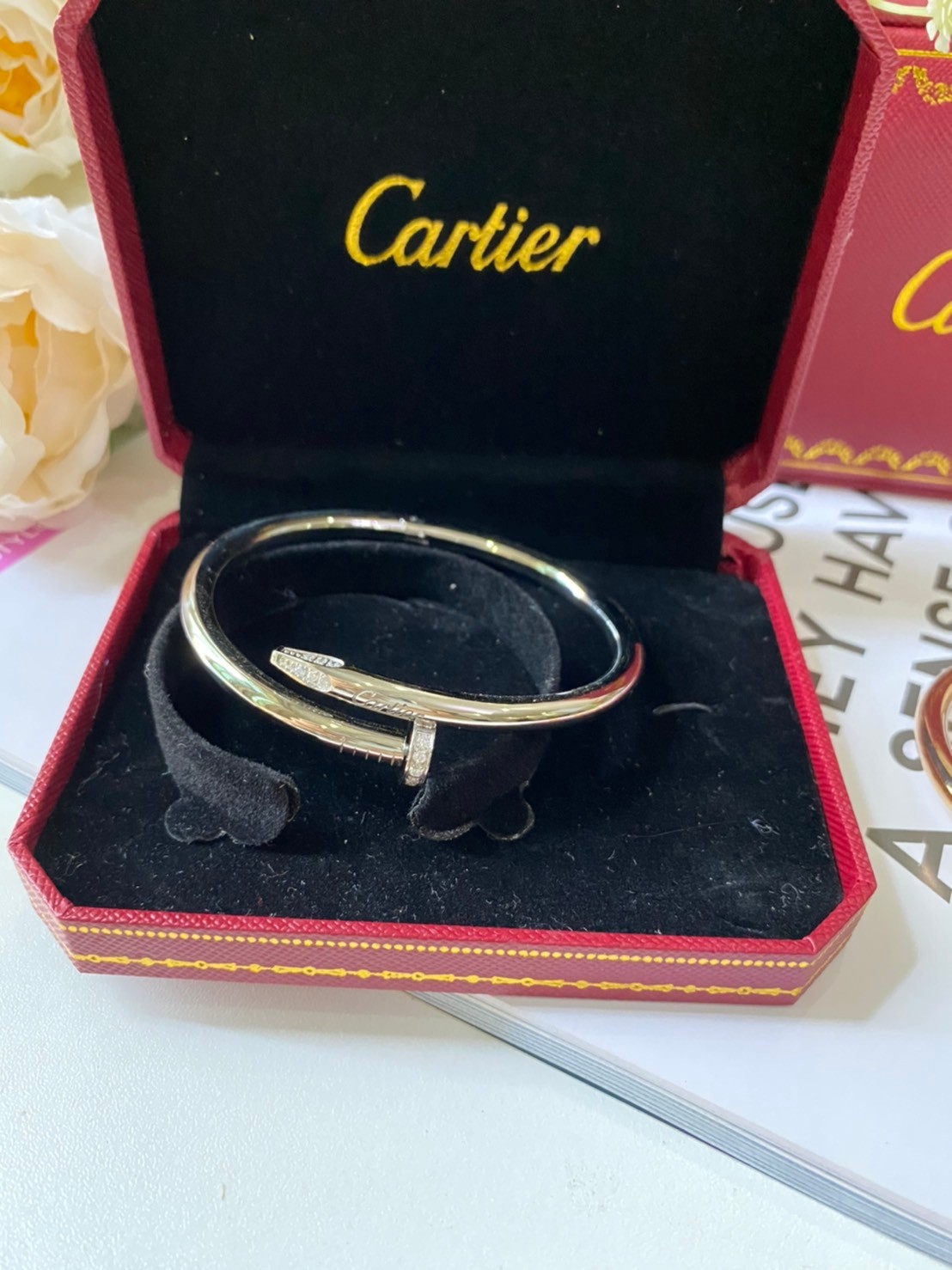 Cartier Bracelet / Cartier JUSTE UN CLOU กำไลคาเทียร์ตะปู รุ่นมีเพชร ภาพถ่ายจากงานจริง พร้อมกล่อง วัสดุโลหะเคลือบขึ้นเงาตามรูป ใช้งานต่างประเทศได้