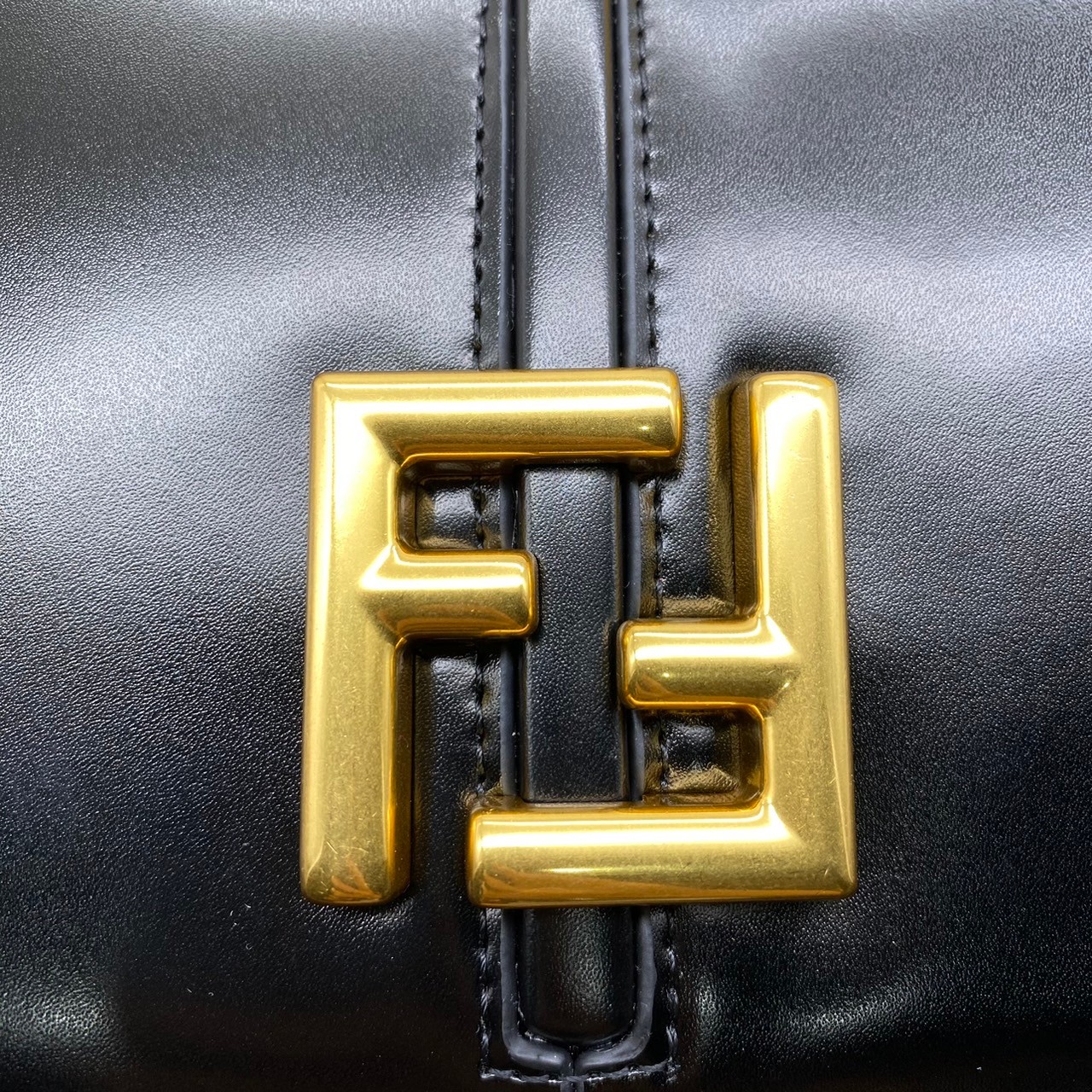 FENDI C’mon Mini leather bag สีดำ เกรดออริจินอล สลับแท้ ภาพถ่ายจากงานขายจริง ใช้งานต่างประเทศได้