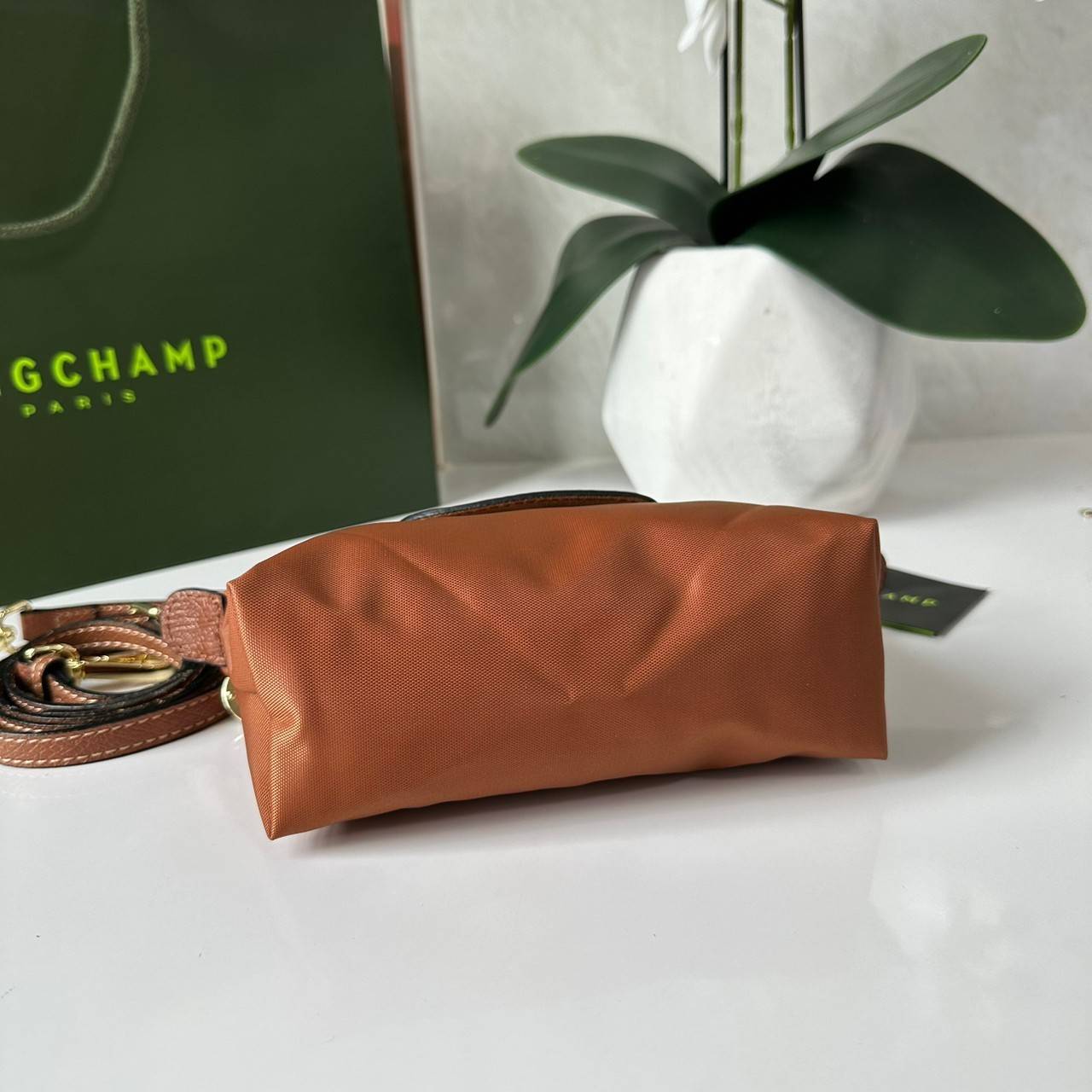 LONGCHAMP LE PLIAGE ORIGINAL Pouch with handle กระเป๋าใบเล็กขนาดกระทัดเหมาะกับใส่ของจำเป็นจุกจิก กันน้ำได้ พร้อมส่ง