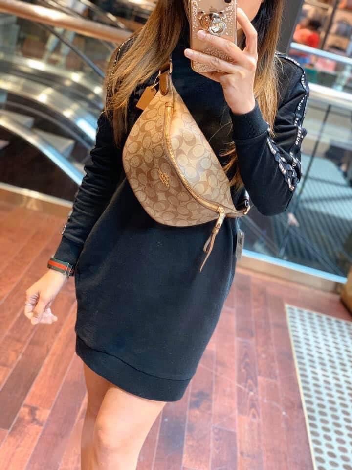 COACH F48740 BELT BAG IN SIGNATURE CANVAS กระเป๋าคาดอกทรง Unisex ที่ขายดีถล่มทลาย!! ขายได้ตลอดปี!! สวยเท่ทุกสี วัสดุหนังแคนวาสเคลือบคุณภาพดี ทนทาน ใช้งานง่าย ภายในเป็นช่องโล่ง เหมาะสำหรับคนที่ชอบพกอะไรง่ายๆ รับรองตอบโจทย์น้า