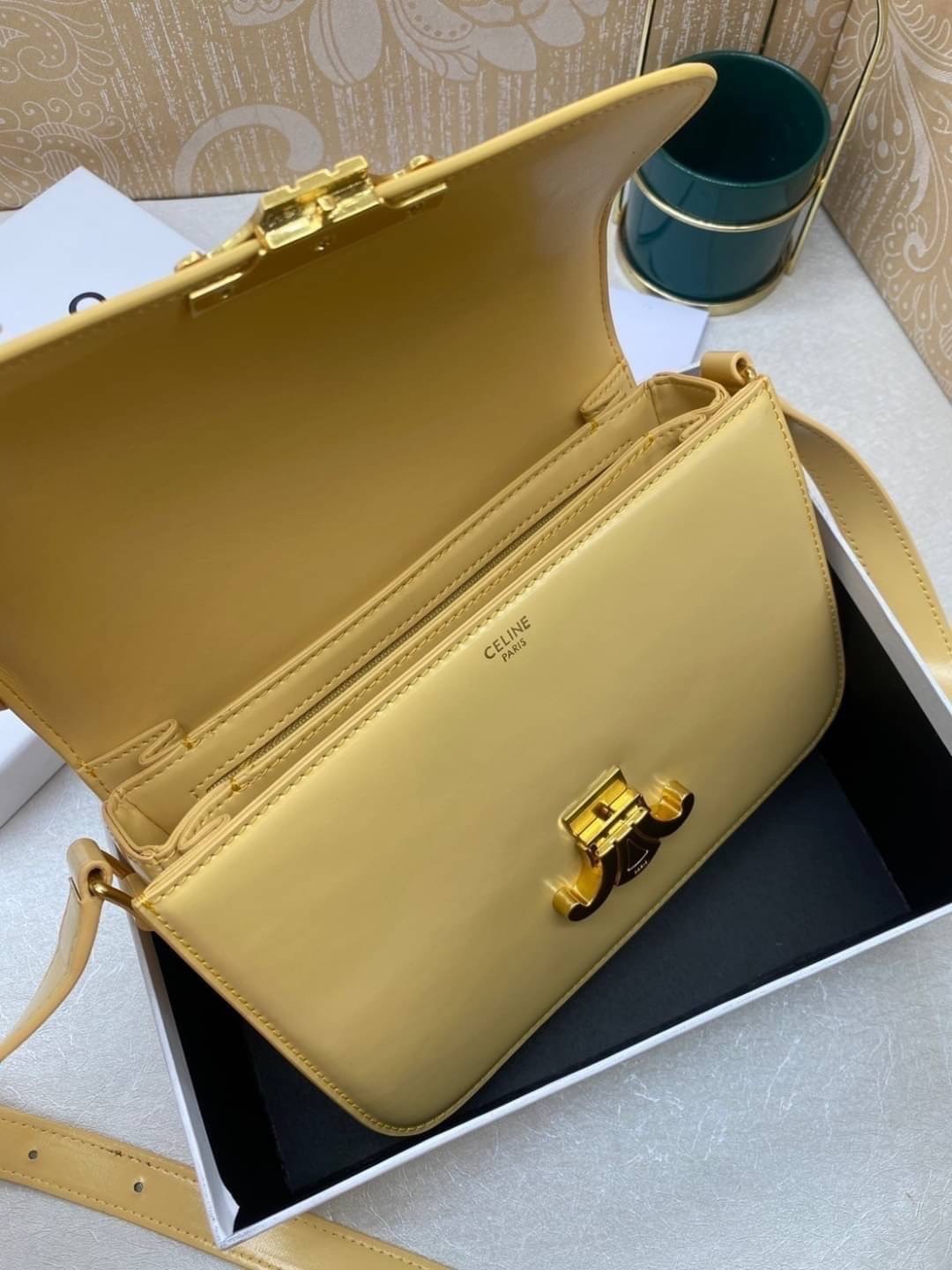 MEDIUM 22cm : CELINE CLASSIQUE TRIOMPHE BAG IN SHINY CALFSKIN / Celine Triomphe Bag / Celine Bag พร้อมส่ง 10 สี เกรดออริ 1:1 กระเป๋าแบรนด์หรูที่ควรมีแห่งปี