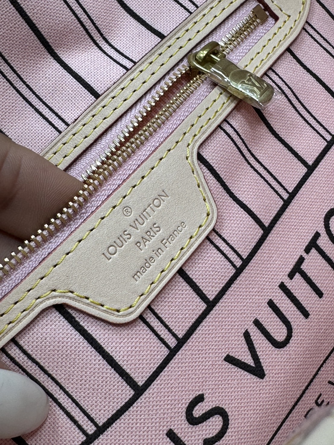 TOP ORI หนังแท้ | LV Neverfull PM bag Monogram Canvas กระเป๋าสะพายทรงโท้ท PM ดีไซน์คลาสสิกเหนือกาลเวลาเข้ากับดีเทลที่สืบทอดมายาวนาน Monogram แคนวาสแต่งขอบหนัง ดีไซน์พื้นที่ด้านในกว้างทว่าดูเพรียวบาง