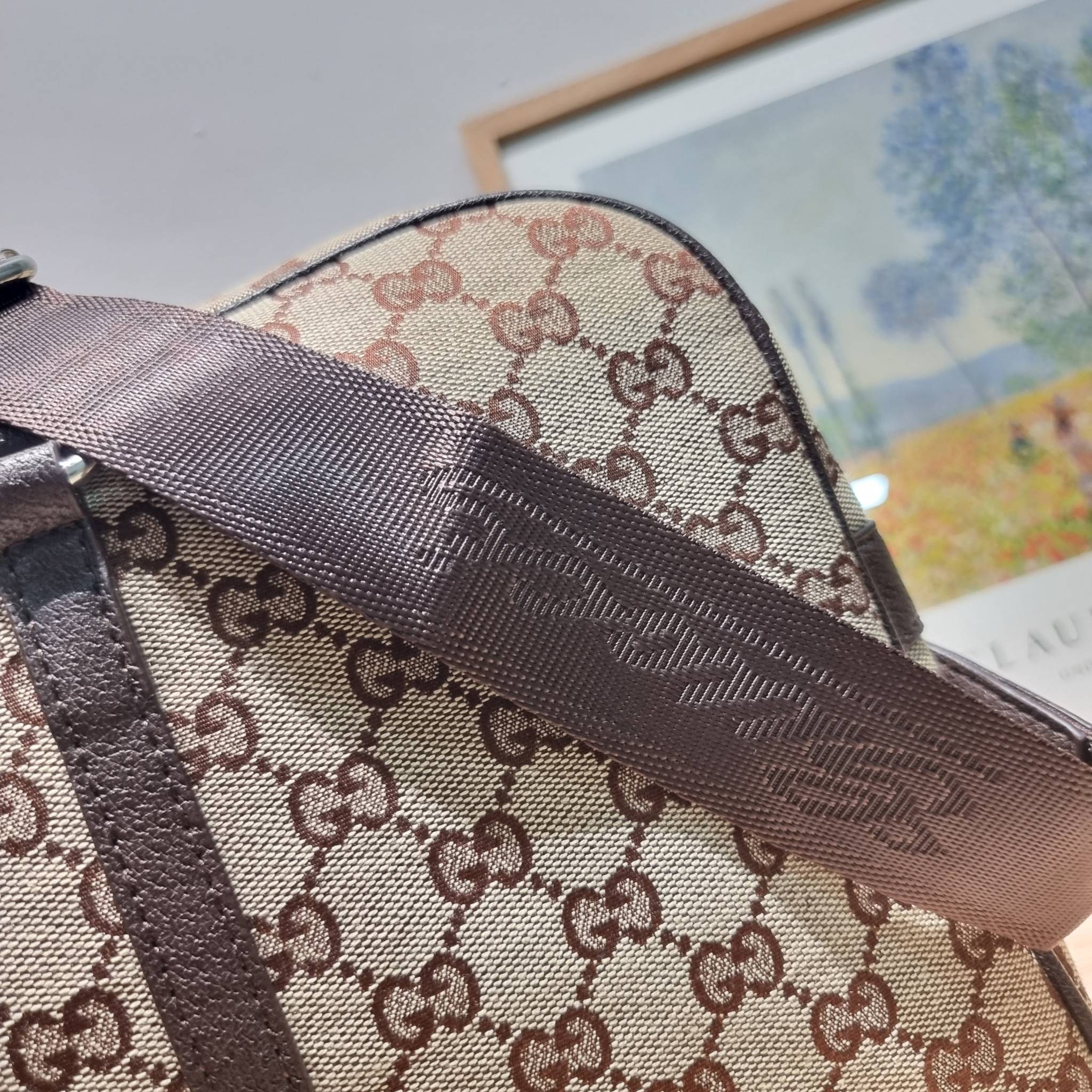 GUCCI Monogram Boston Duffle Bag / Gucci boston travel bag ใหม่ไปเลยกับกระเป๋าเดินทาง เตรียมความพร้อมสำหรับทริปเที่ยวช่วงสิ้นปี!! ดีไซน์เรียบง่าย แฝงความคลาสสิค ที่ใช้ได้ทั้งชายและหญิง วัสดุผ้าแคนวาสทนทาน
