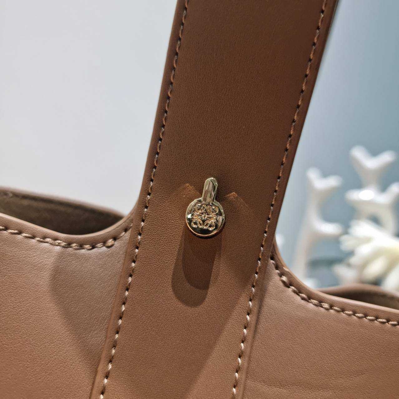 LOEWE MINI PEPBLE BUCKET IN MELLOW กระเป๋าทรงบัคเก็ต รูปทรงสวยใช้งานง่าย กิมมิคหรูหราสุดๆ เกรดออริ