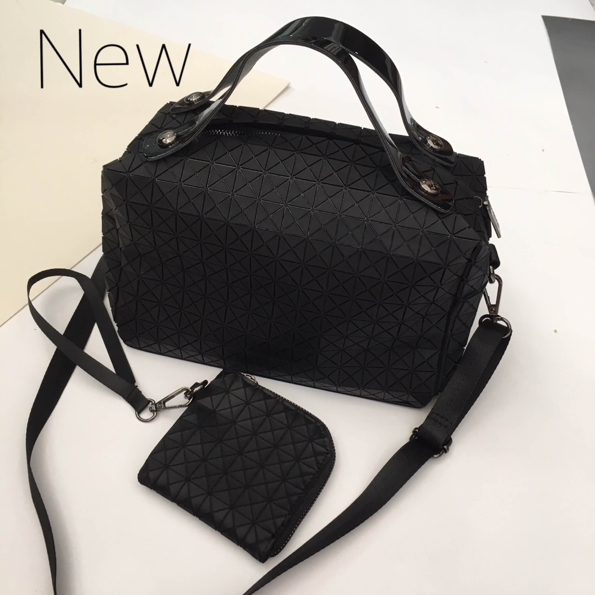 พร้อมส่งเลยค่า 👍สินค้าขายดีที่สุด จากแบรนด์ david jones สวย น่ารัก ขนาดตอบทุกโจทย์การใช้งาน เห็นแล้ว #หลงรักเลยคะ ตัวกระเป๋าขนาดกำลังดี จุของคุ้ม สวยมาก ดูแลรักษาง่าย พร้อมสายสะพายยาว ภายในมีช่องซิป และช่องใส่ของจุกจิก 2 ด้าน เลยค่า #ใบจริงสวยมากคะ