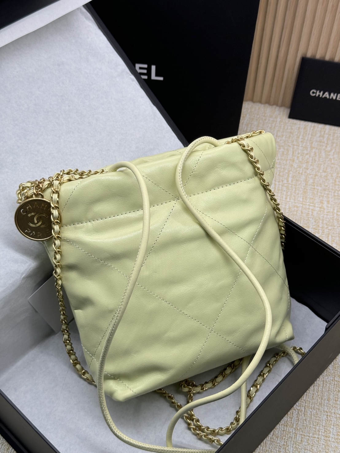 Chanel 22 Mini Handbag With Pearl Chain กระเป๋าทรงโท้ท เกรดออริ สลับแท้ 1:1 ใช้งานต่างประเทศได้