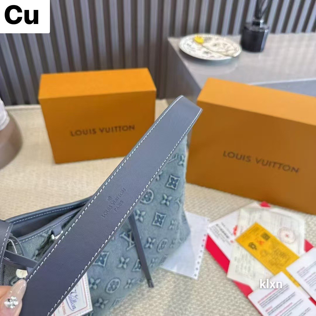 LV Carryall Denim Vintage Tote Bag กระเป๋าทรงโท้ทเดนิมสไตล์วินเทจ รุ่นใหม่ปั้มนูนลายโมโนแกรมบนเดนิมสุดไอคอนิก ที่ใครเห็นต้องเป็นคลั่งรัก ผู้ดี หรูหราได้ทุกลุค ทุกสไตล์