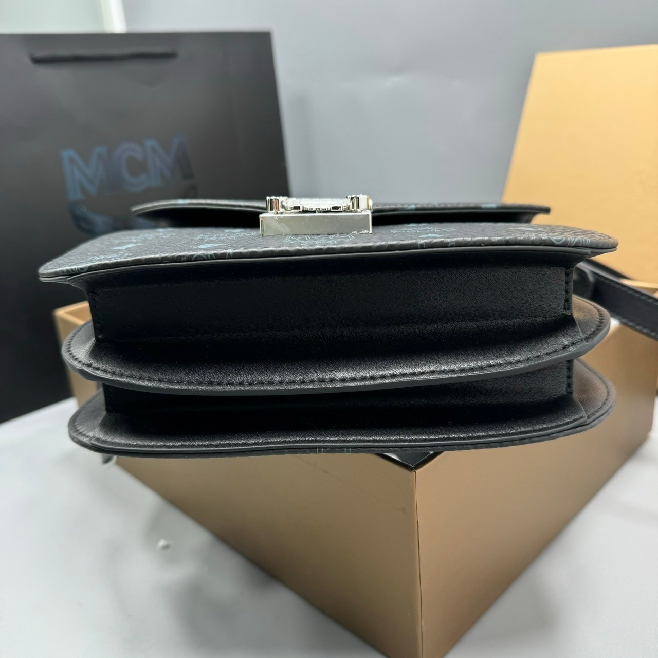 M.C.M PATRICIA SHOULDER BAG IN VISETOS กระเป๋าสะพายไหล่/ข้าง ดีไซน์ได้อย่างมีสไตล์ เกรดออริ สลับแท้ 1:1 ใช้งานต่างประเทศได้