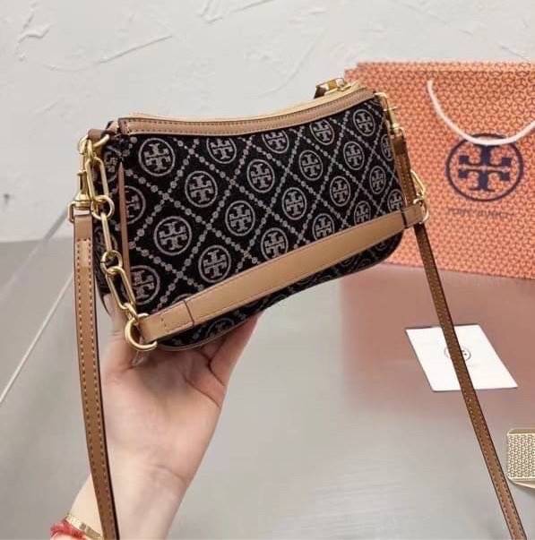 TORY BURCH T MONOGRAM JACQUARD SHOULDER BAG กระเป๋าสะพายข้าง Tory 😍😍 ใบเล็กซิปบน ลายT โมโนแกรม อะไหล่ทองมาใหม่ มาพร้อมสายสะพายยาว2 สาย งานจริงสวยทุกมุมงานปั้มแบรนด์ทุกจุด