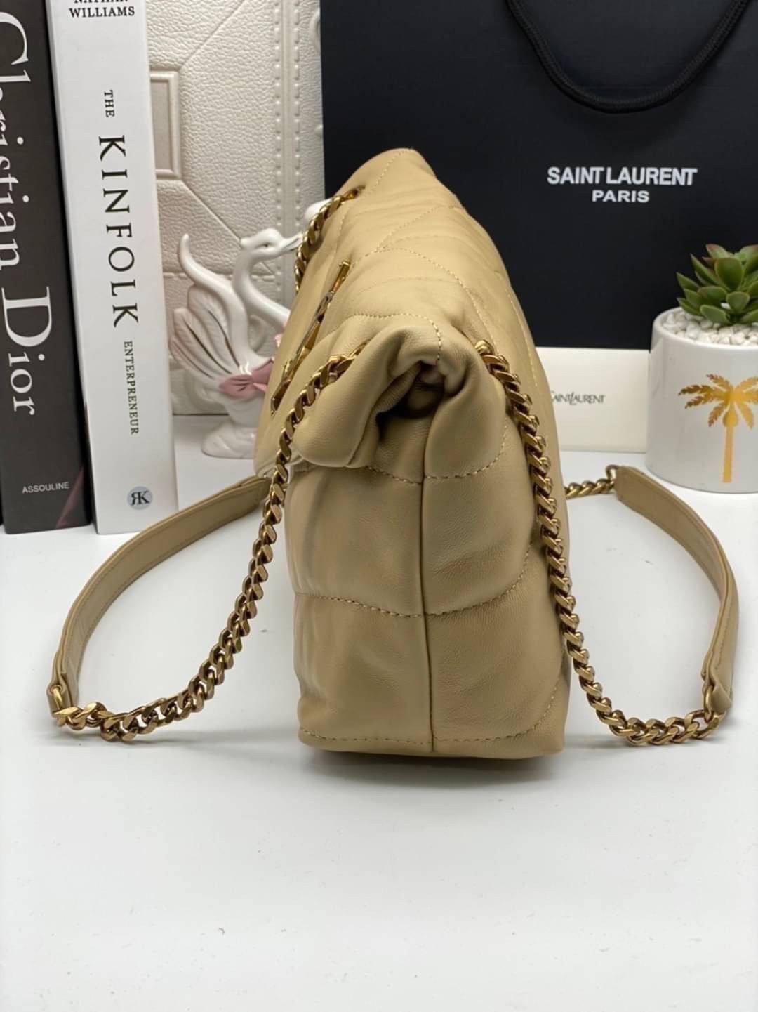 28cm YSL PUFFER SMALL CHAIN BAG IN QUILTED / Yves Saint laurent puffer small chain bag in quilted กระเป๋าสะพายรุ่นยอดนิยม ทรงสวย ใช้ได้บ่อยไม่มีเบื่อ วัสดุหนังสัมผัสนิ่มมือ ดีไซน์เรียบหรู